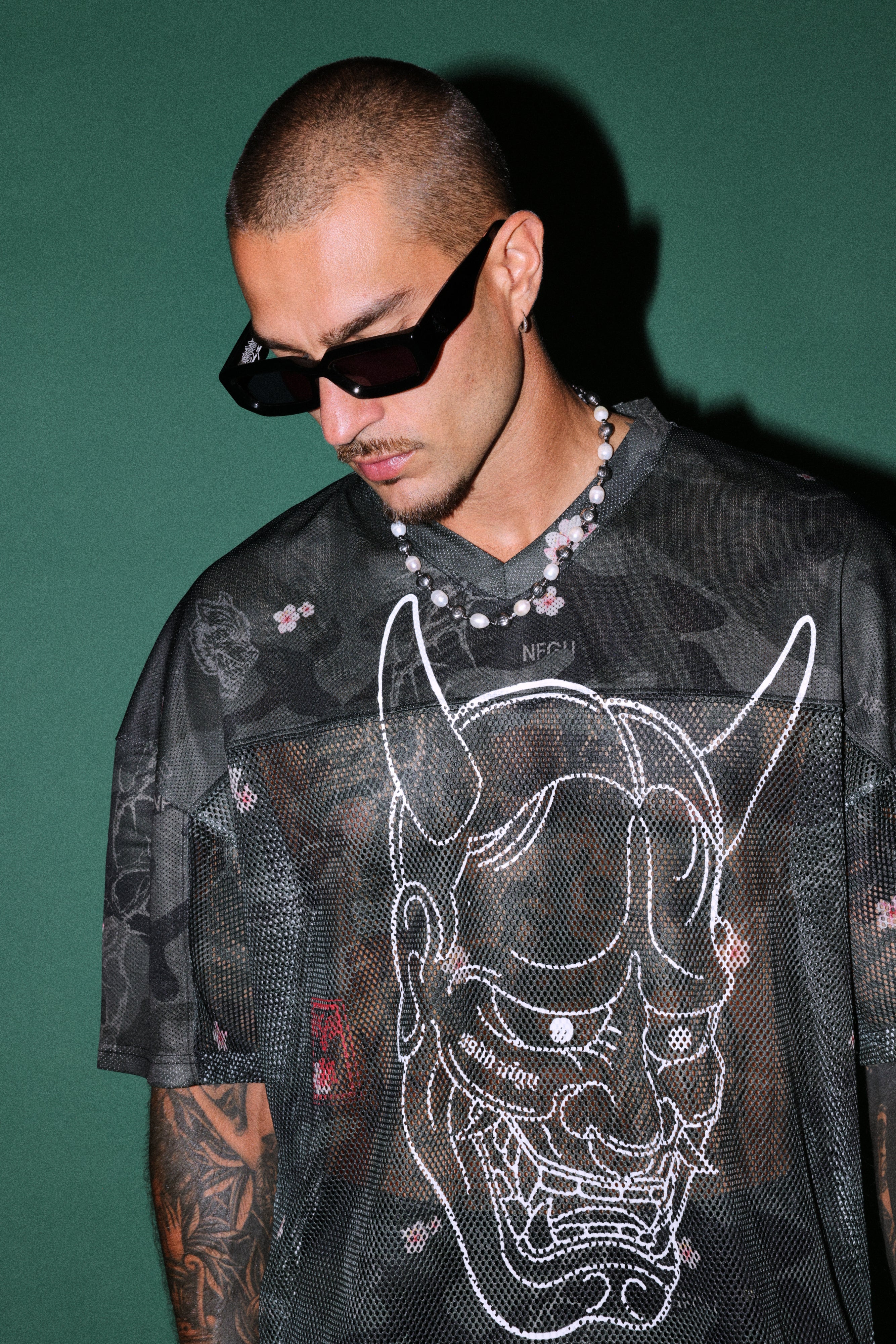 Ghost Oni Emmitt Football Jersey in Warrior In A Garden Black Camo — imagem 8