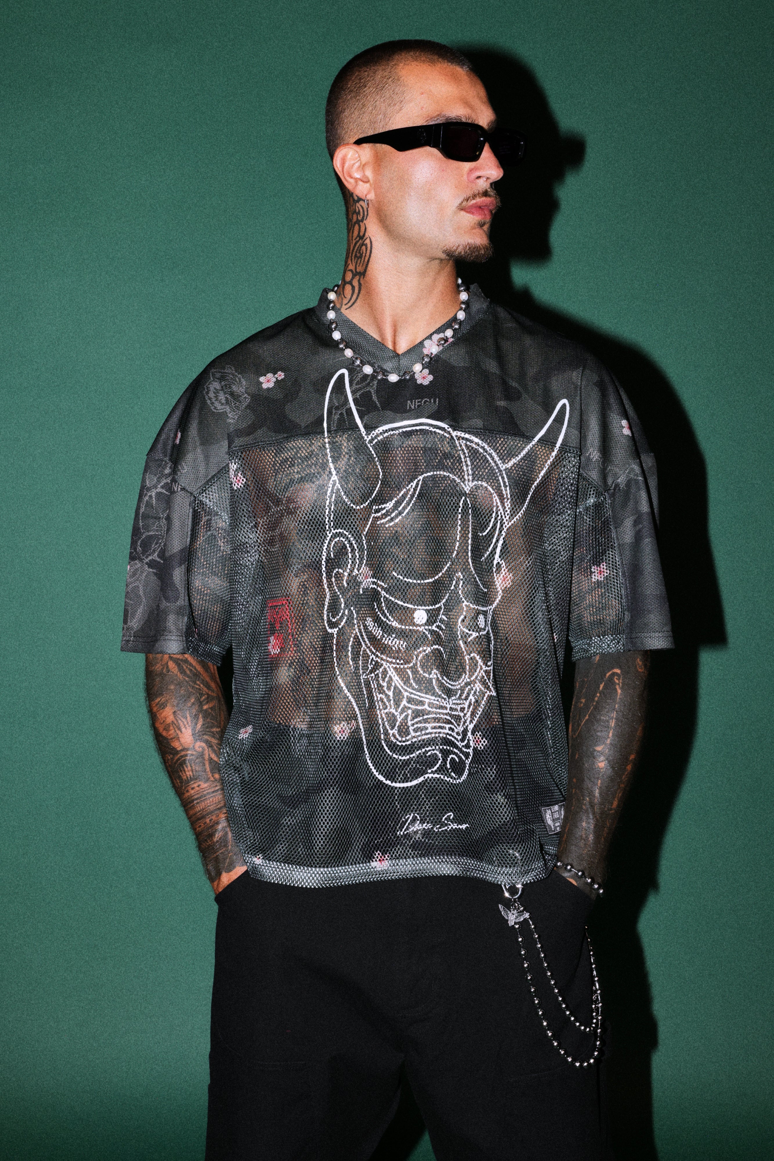 Ghost Oni Emmitt Football Jersey in Warrior In A Garden Black Camo — imagem 5