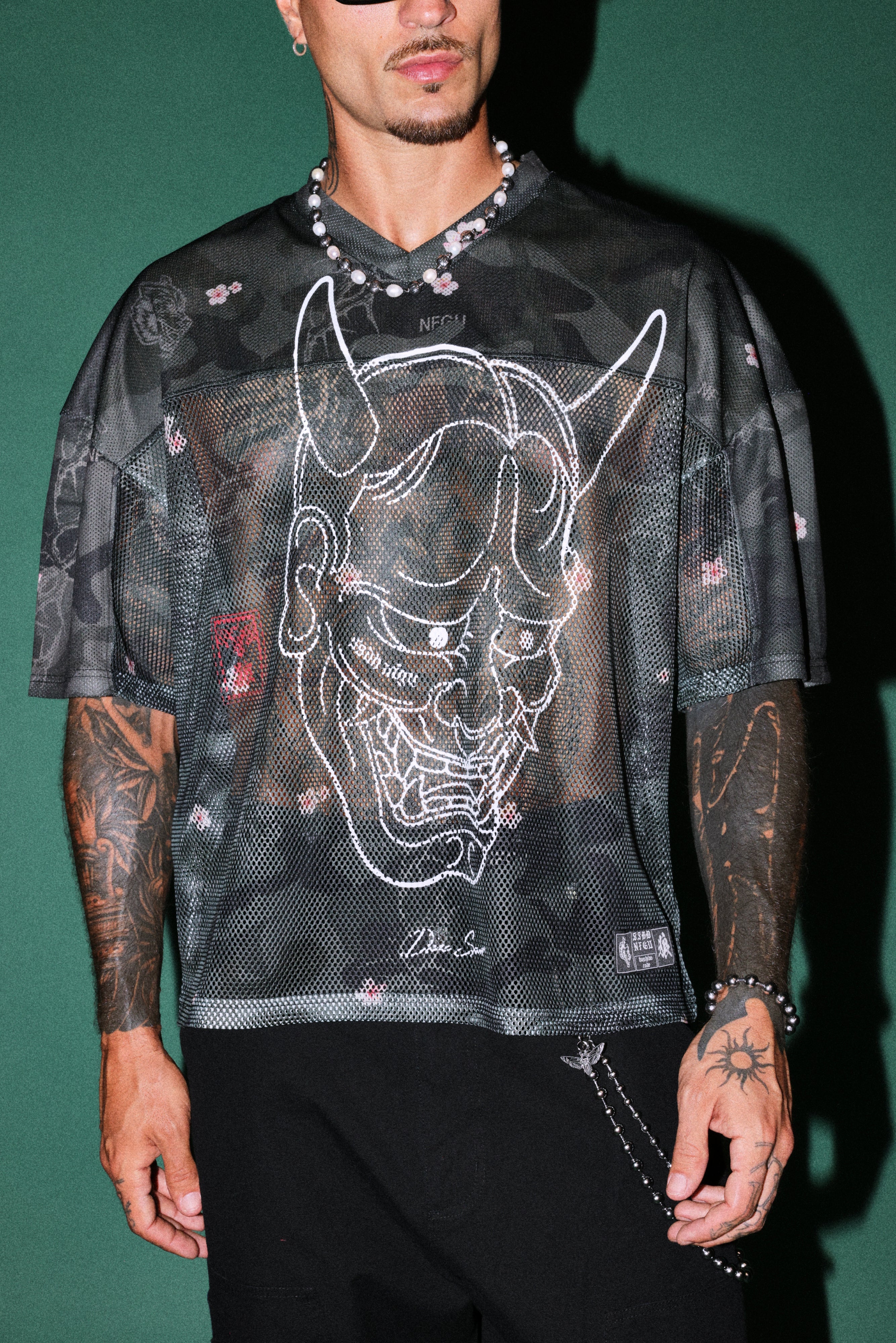 Ghost Oni Emmitt Football Jersey in Warrior In A Garden Black Camo — imagem 10
