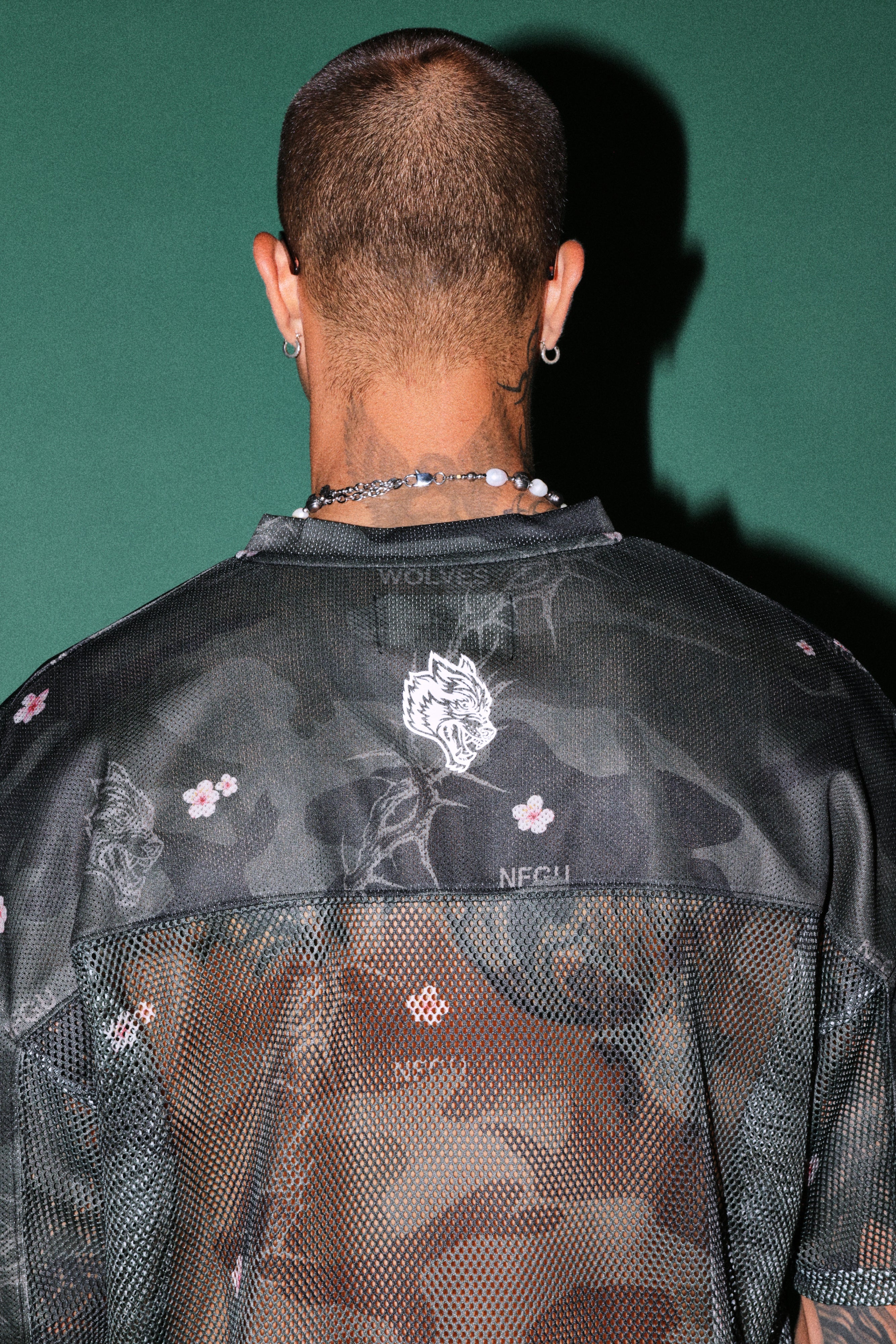Ghost Oni Emmitt Football Jersey in Warrior In A Garden Black Camo — imagem 11