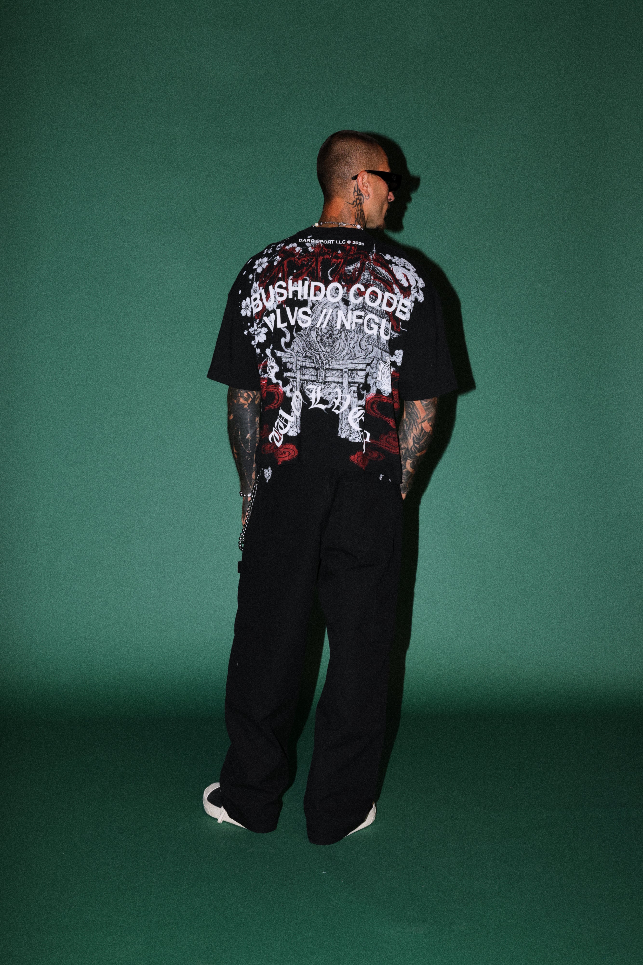 Gates Inferno Premium Raw Hem Box Cut Tee in Black — imagem 6