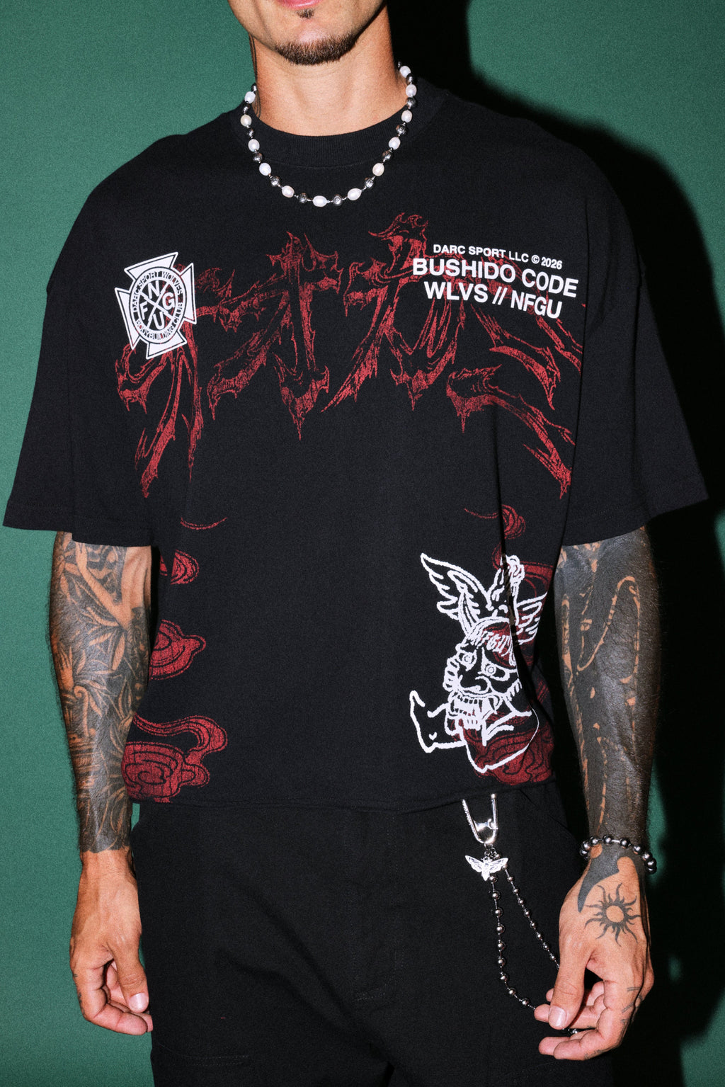 Gates Inferno Premium Raw Hem Box Cut Tee in Black — imagem 7