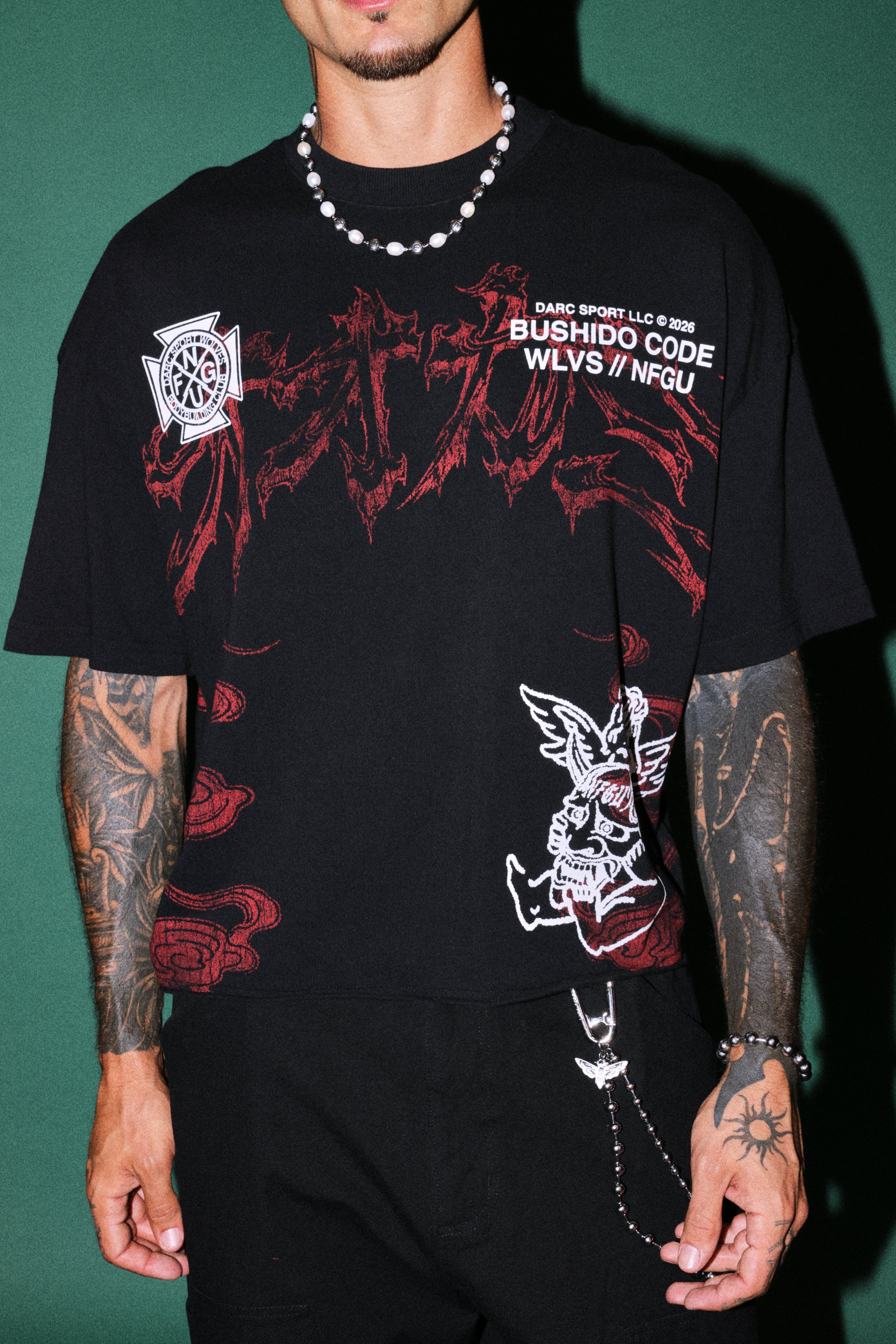 Gates Inferno Premium Raw Hem Box Cut Tee in Black — imagem 7