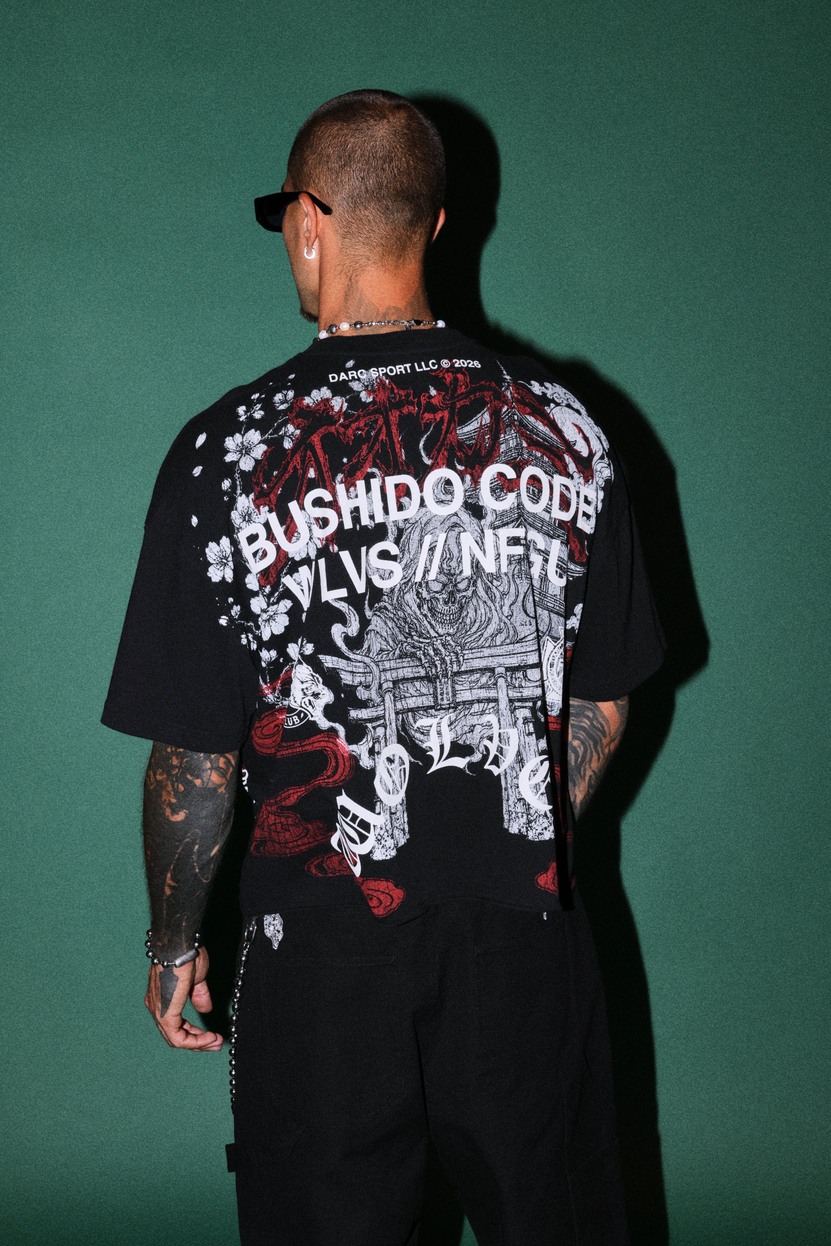 Gates Inferno Premium Raw Hem Box Cut Tee in Black — imagem 4