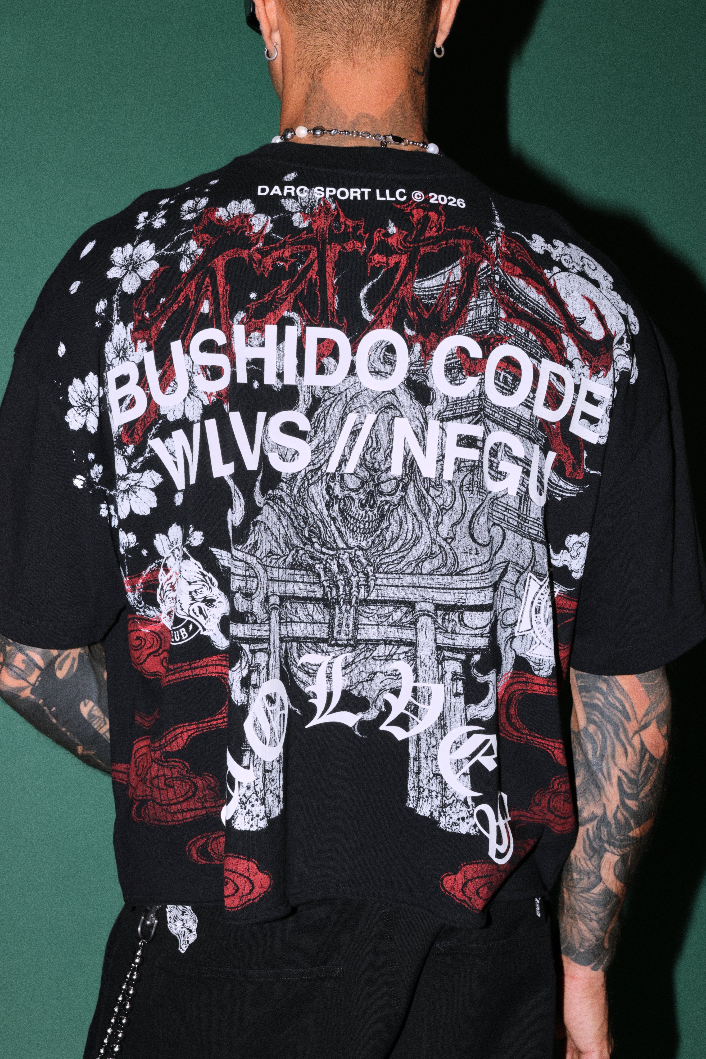 Gates Inferno Premium Raw Hem Box Cut Tee in Black — imagem 8