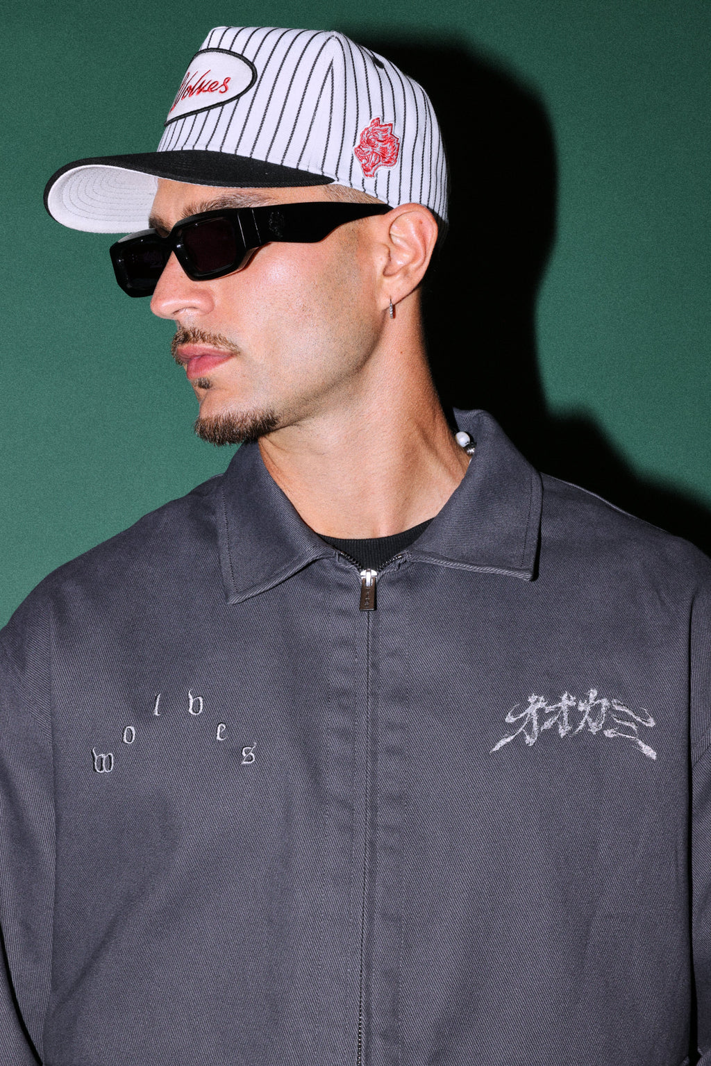 Wolves Cursive A Frame Snapback in White/Black Pinstripe — imagem 2