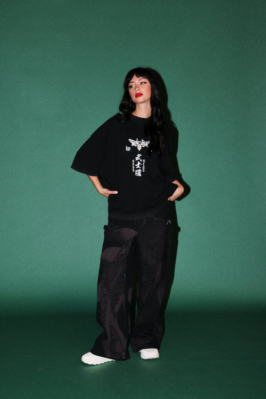 Shinigami'S Embrace Premium Oversized Tee in Black — imagem 9