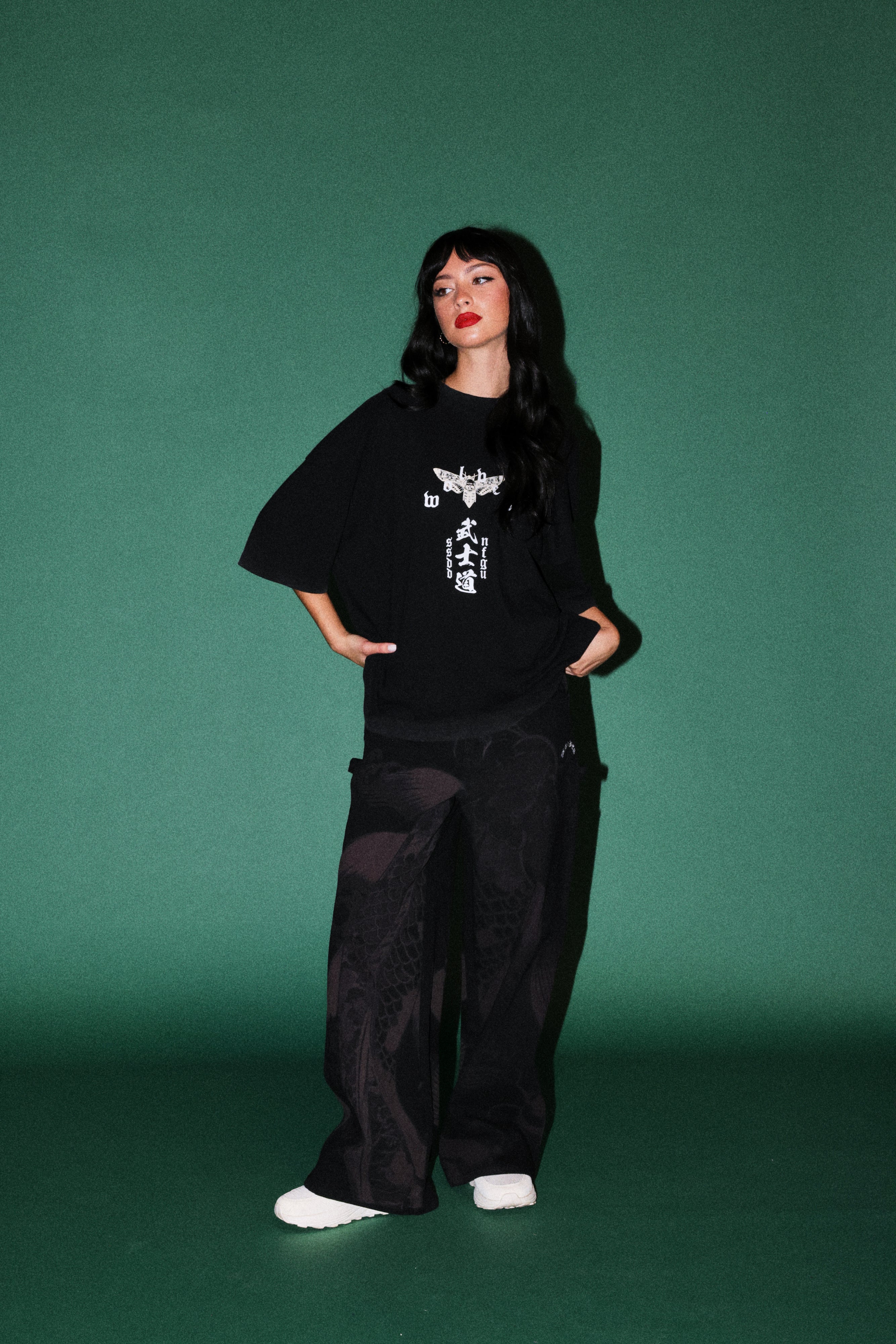 Shinigami'S Embrace Premium Oversized Tee in Black — imagem 9