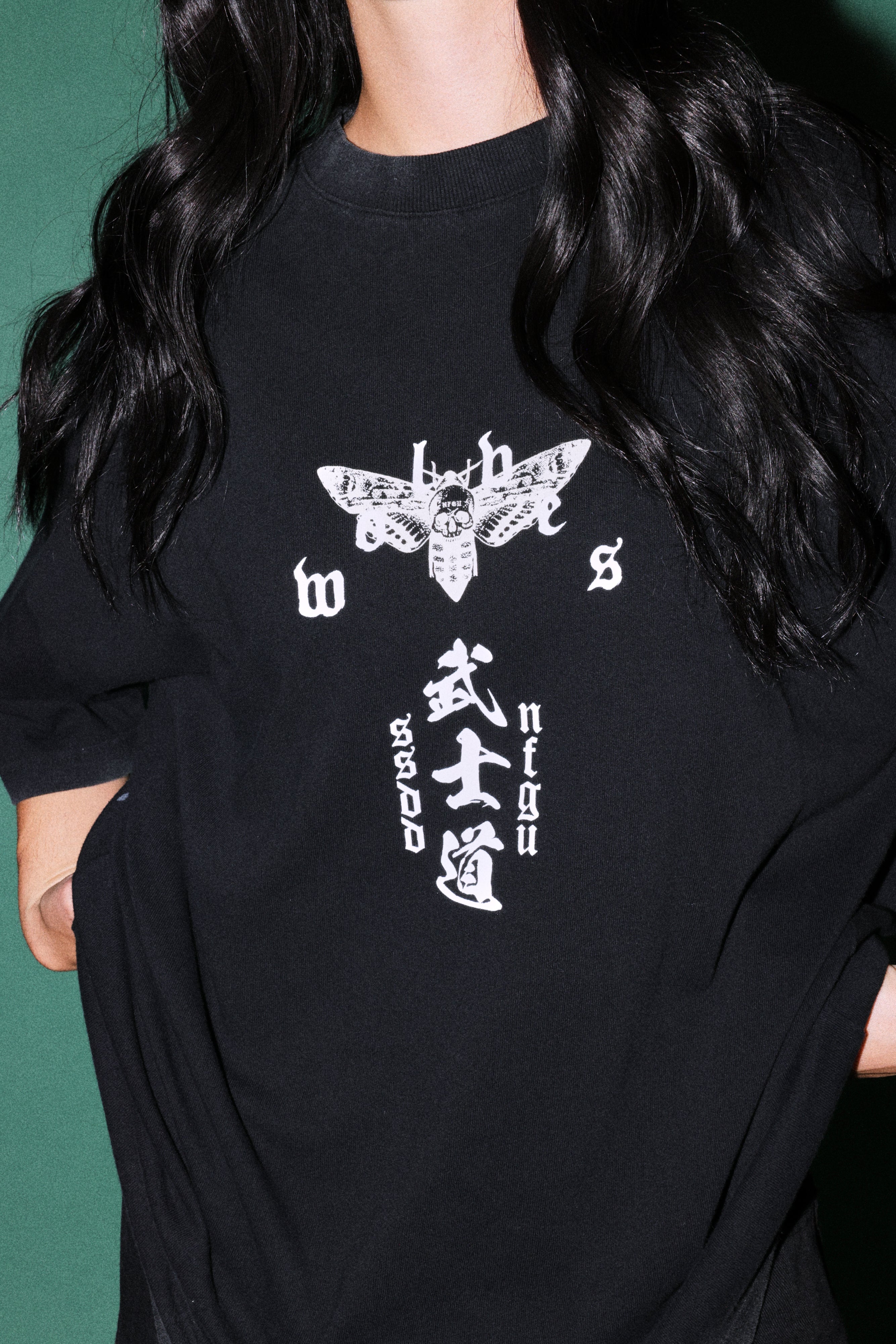 Shinigami'S Embrace Premium Oversized Tee in Black — imagem 11