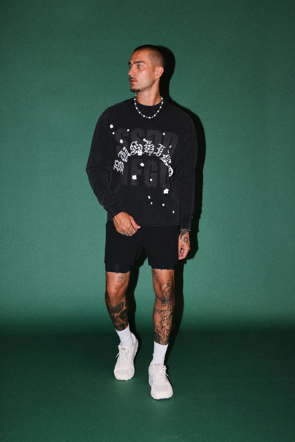 Ssddnfgu Bushido Grunge Mid Length Raw Hem Ls Tee in Black — imagem 4