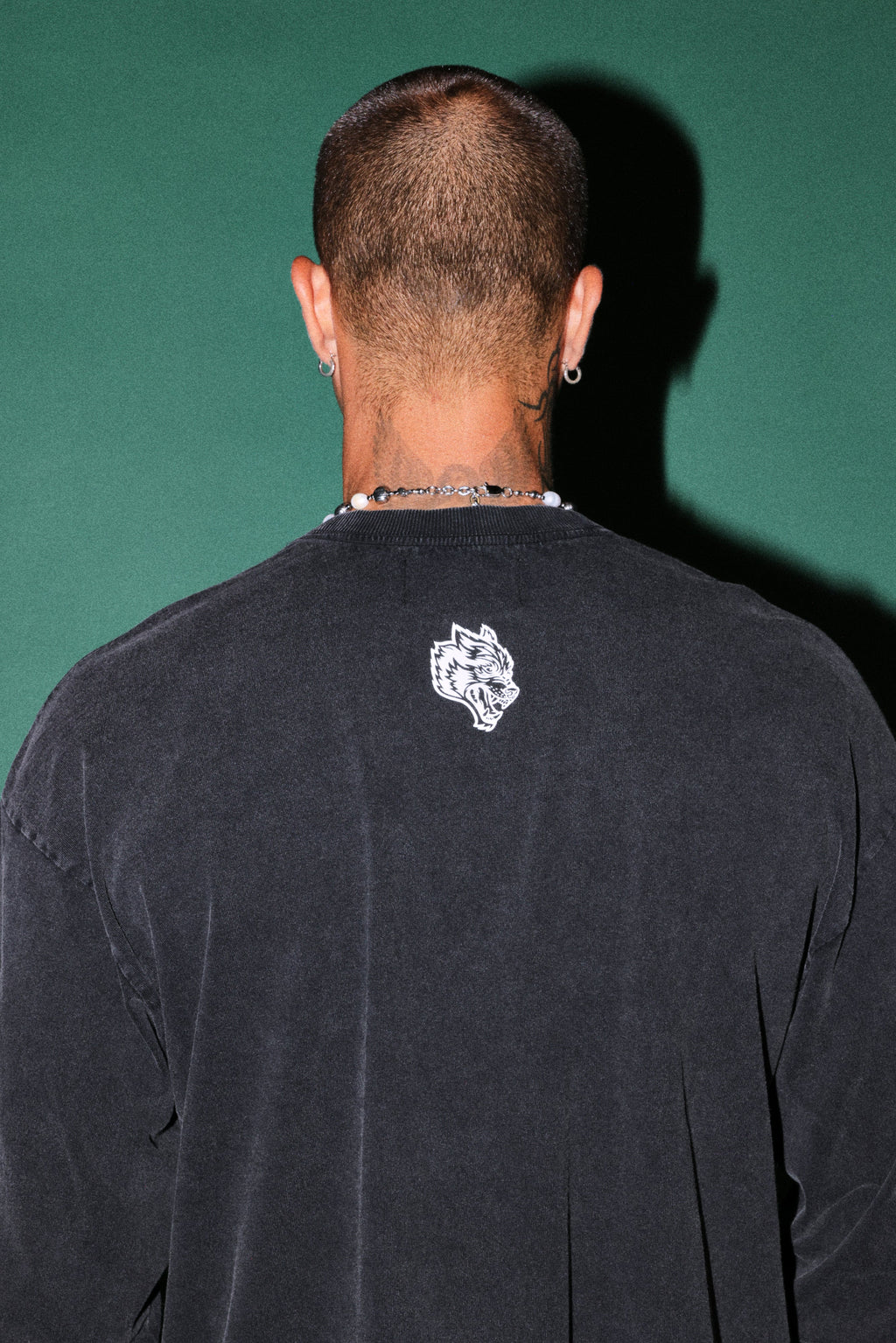 Ssddnfgu Bushido Grunge Mid Length Raw Hem Ls Tee in Black — imagem 7