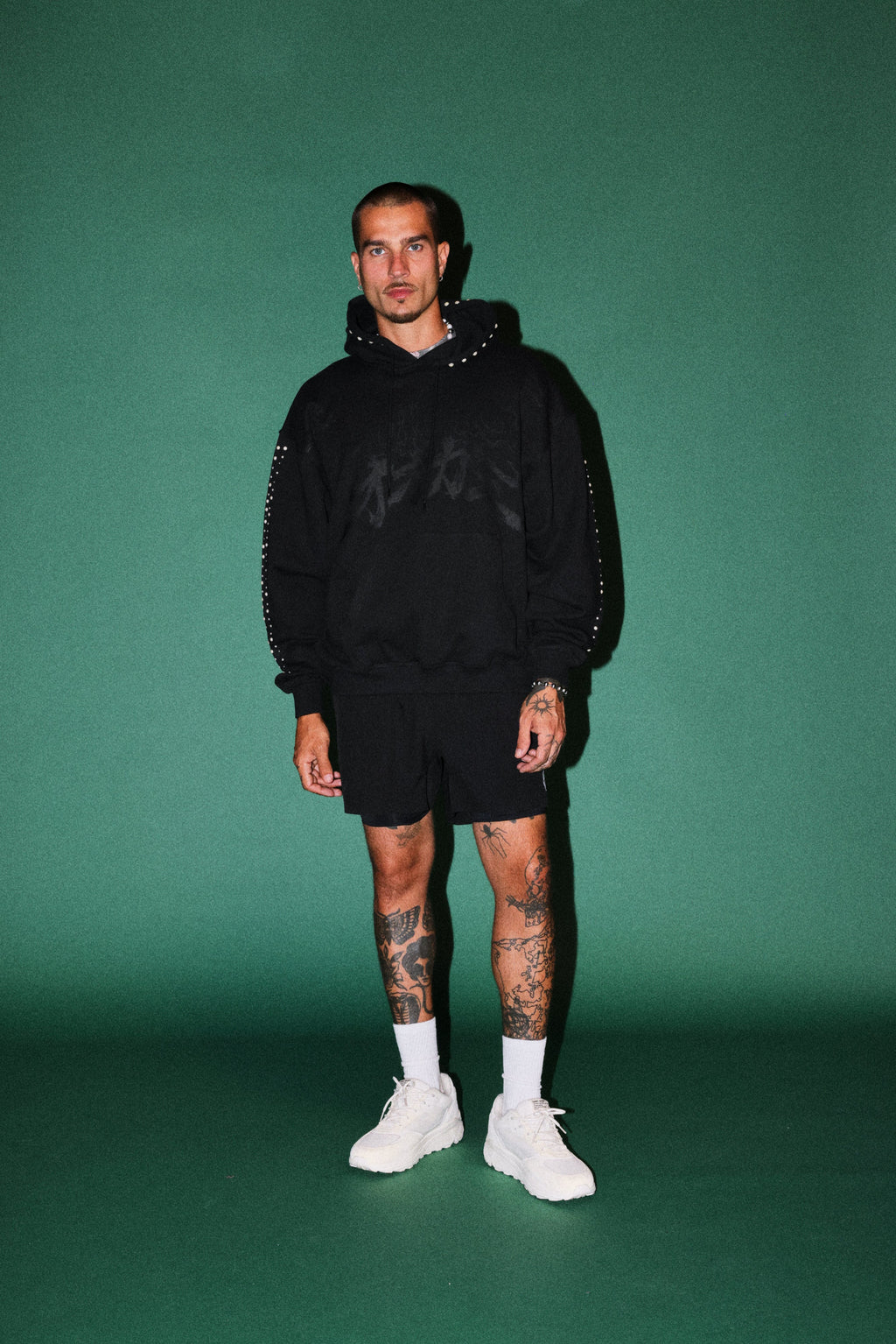 Okami Forever Bishop Hoodie in Black — imagem 5