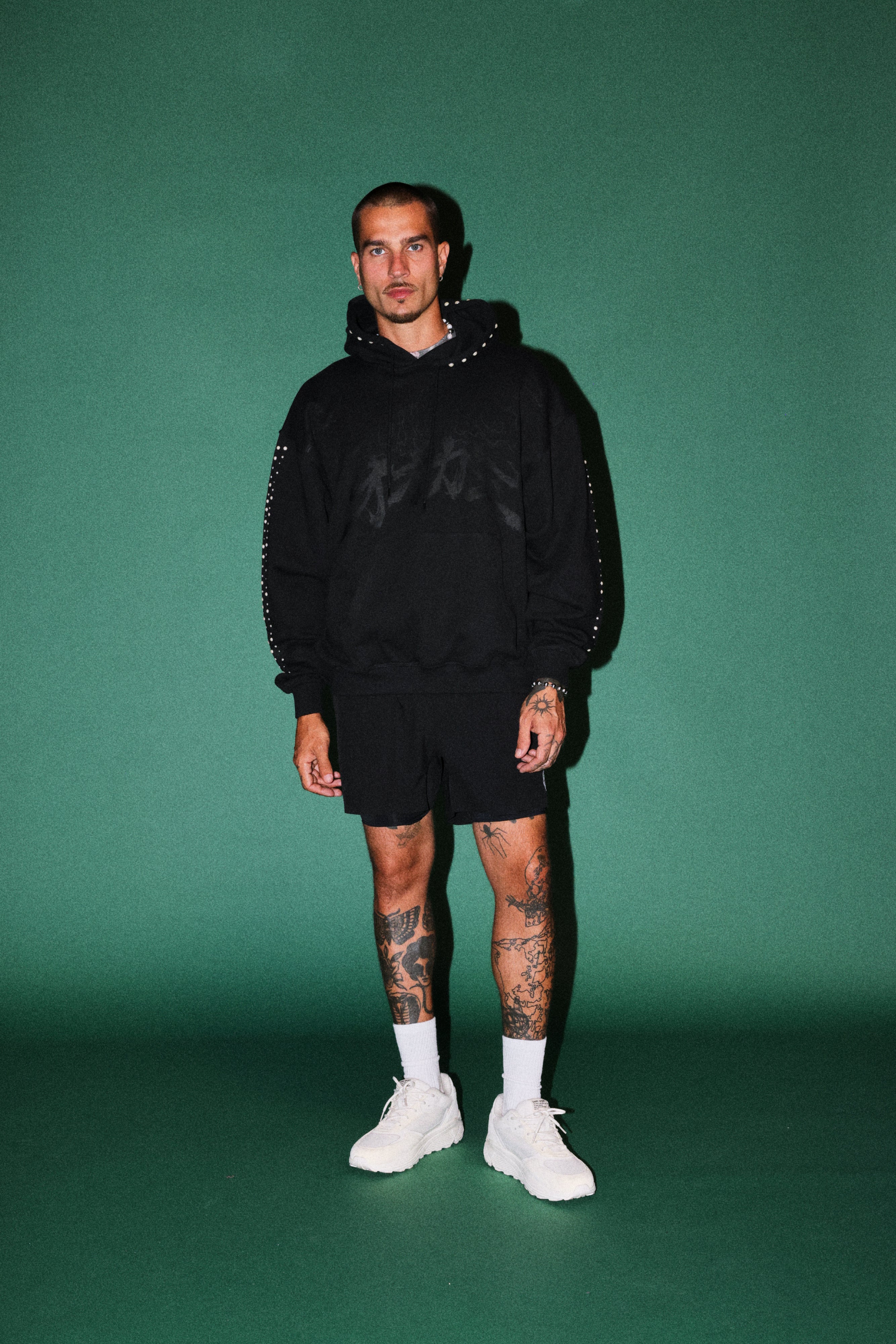 Okami Forever Bishop Hoodie in Black — imagem 5
