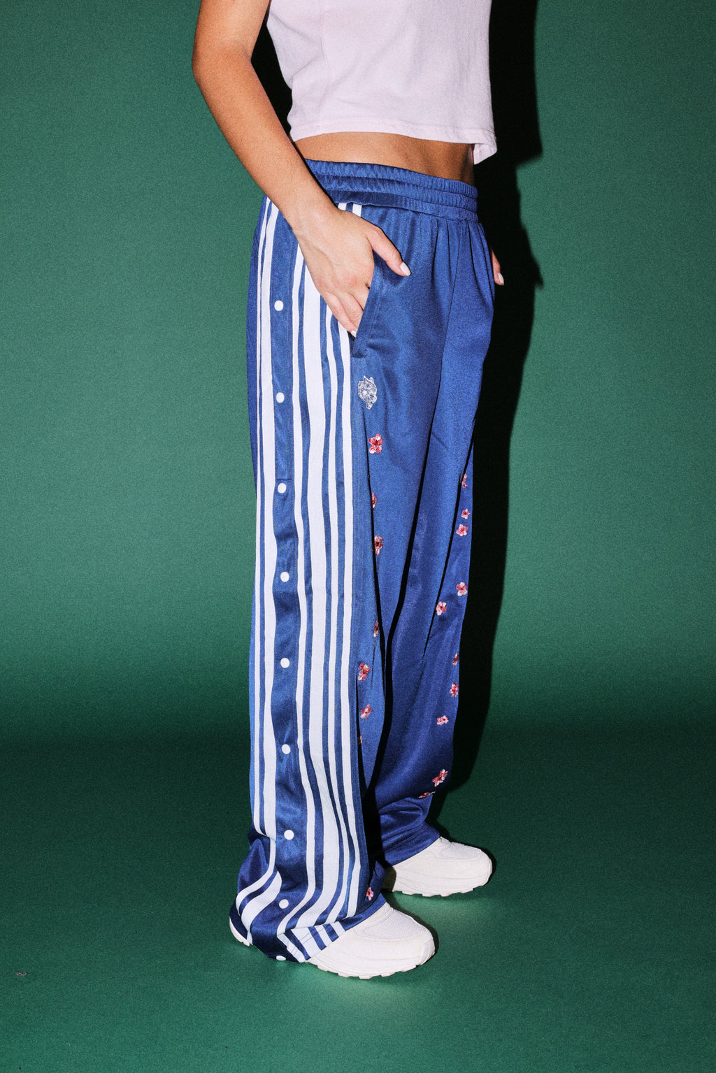 Sakura Forever Juliette Tearaway Track Pant in Royal Navy — imagem 4