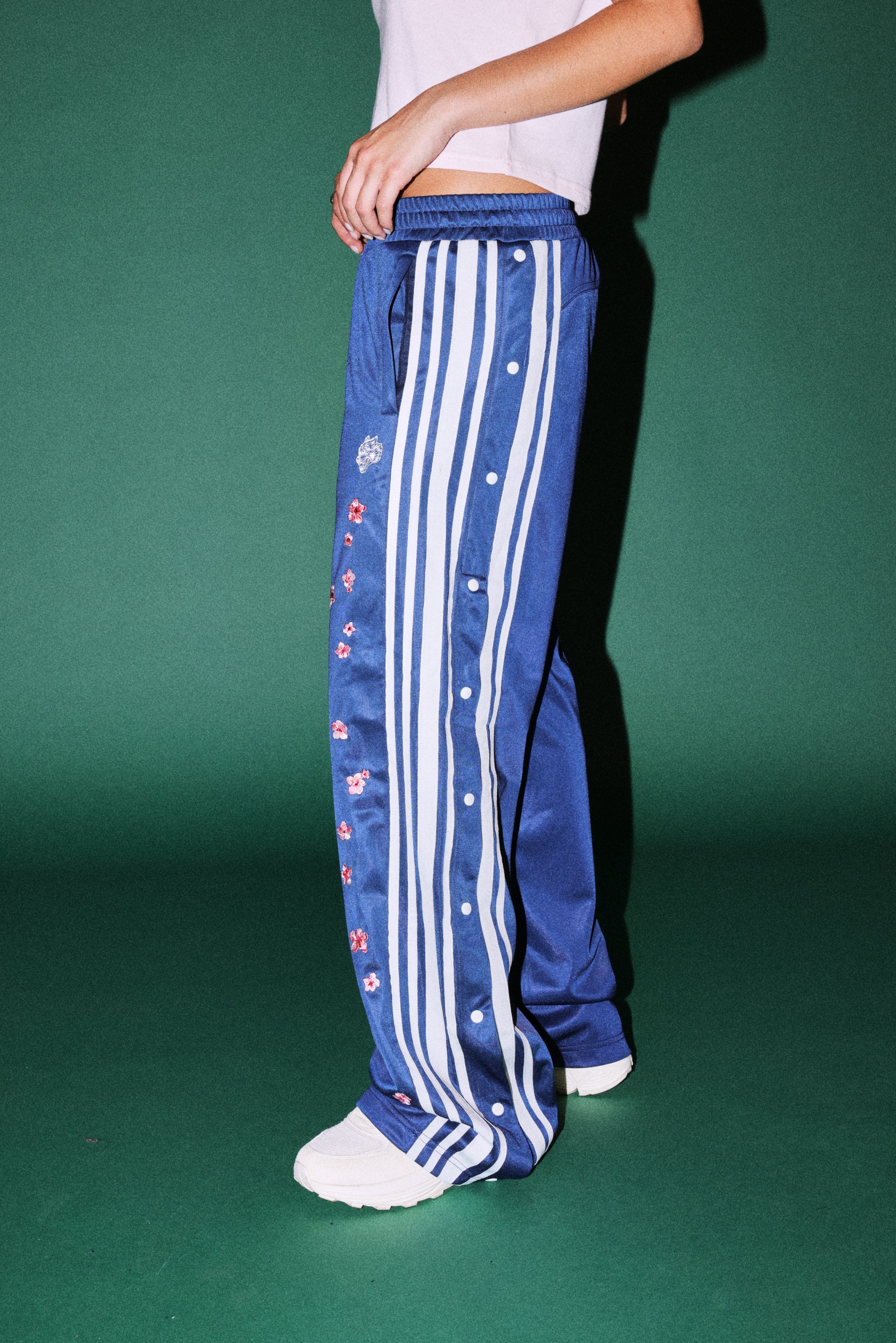 Sakura Forever Juliette Tearaway Track Pant in Royal Navy — imagem 3