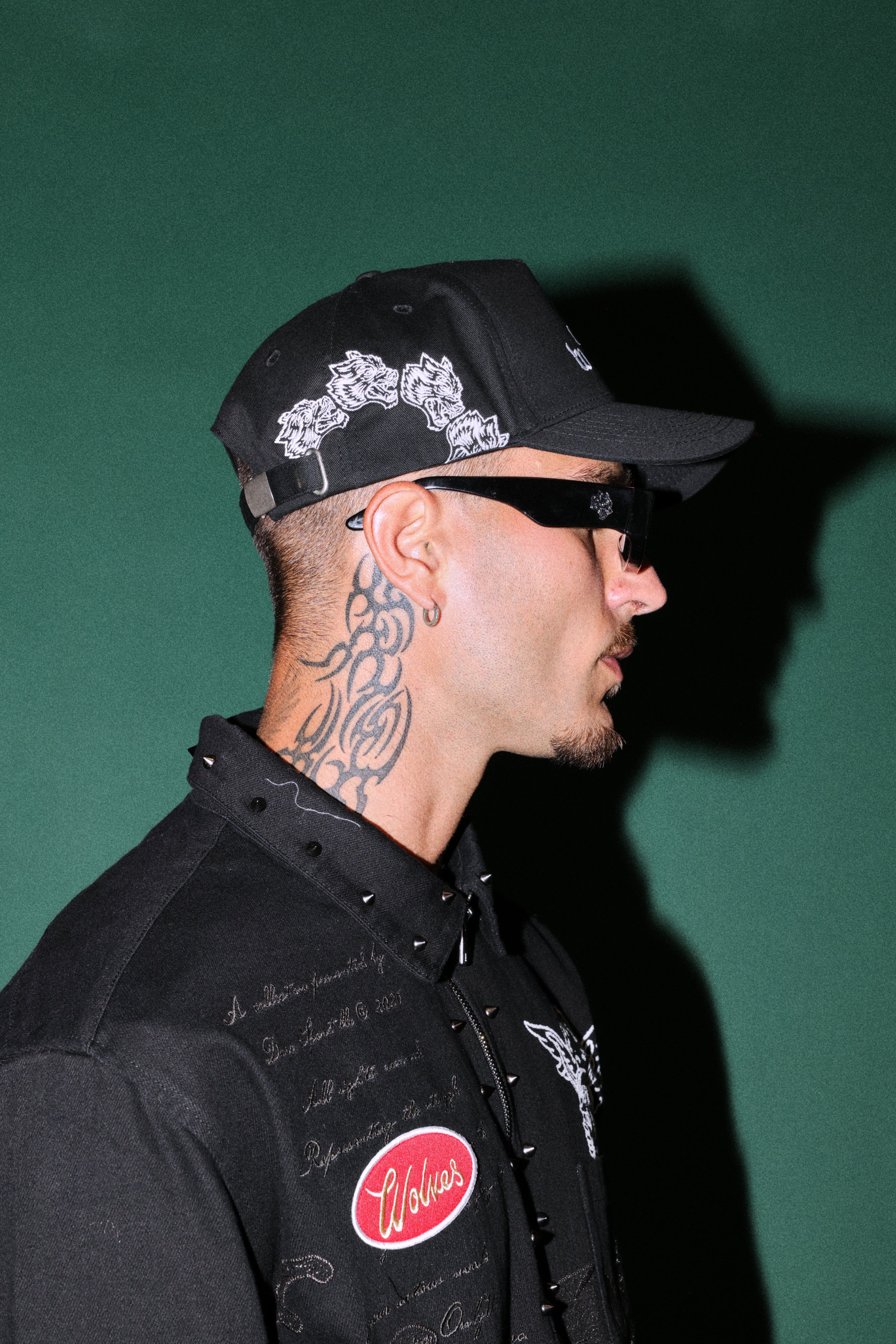 Surrounded Oni 5 Panel Hat in Black — imagem 5