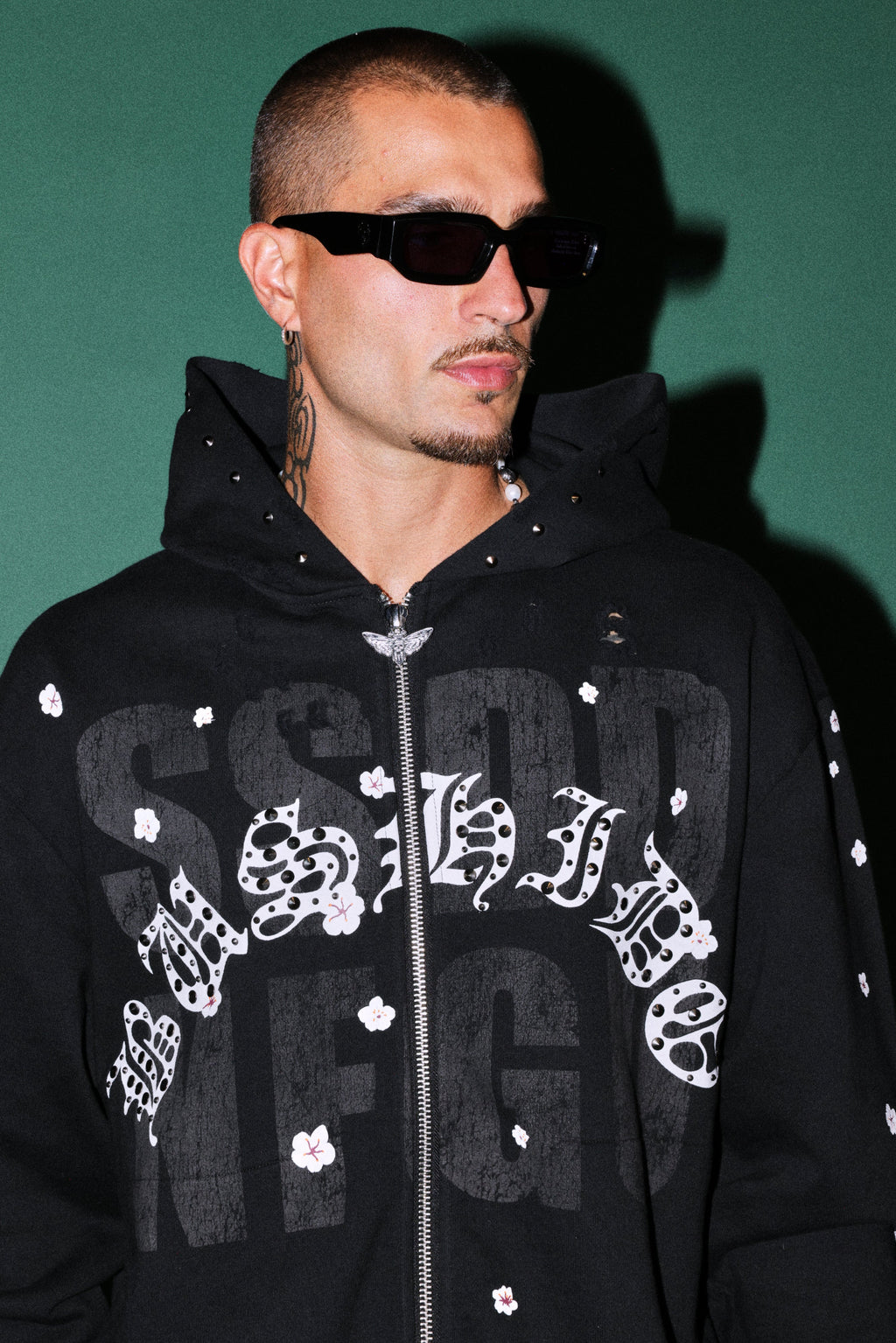 Ssddnfgu Bushido Distressed Grunge Mid Length Raw Hem Zip Hoodie in Black — imagem 5