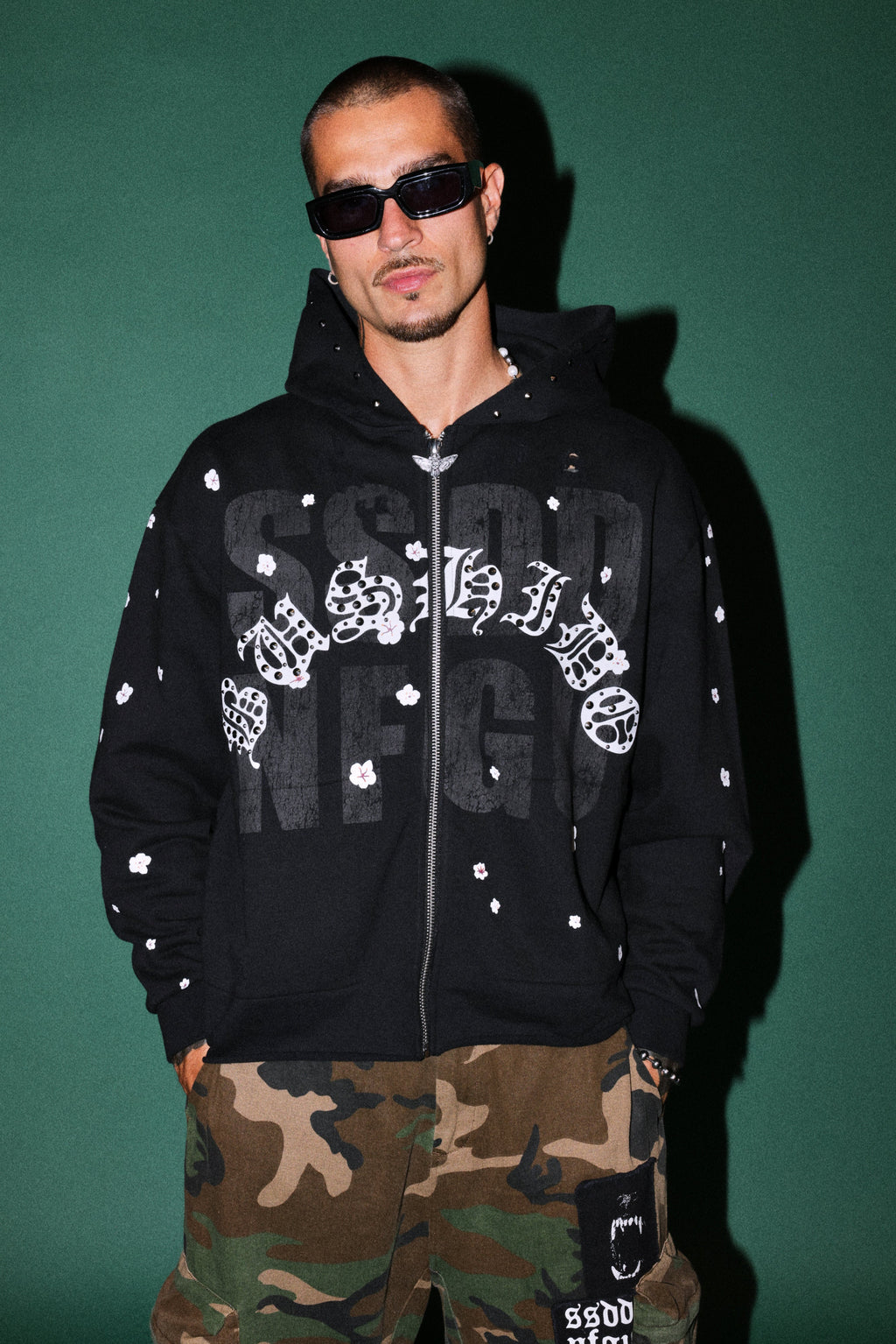 Ssddnfgu Bushido Distressed Grunge Mid Length Raw Hem Zip Hoodie in Black — imagem 2