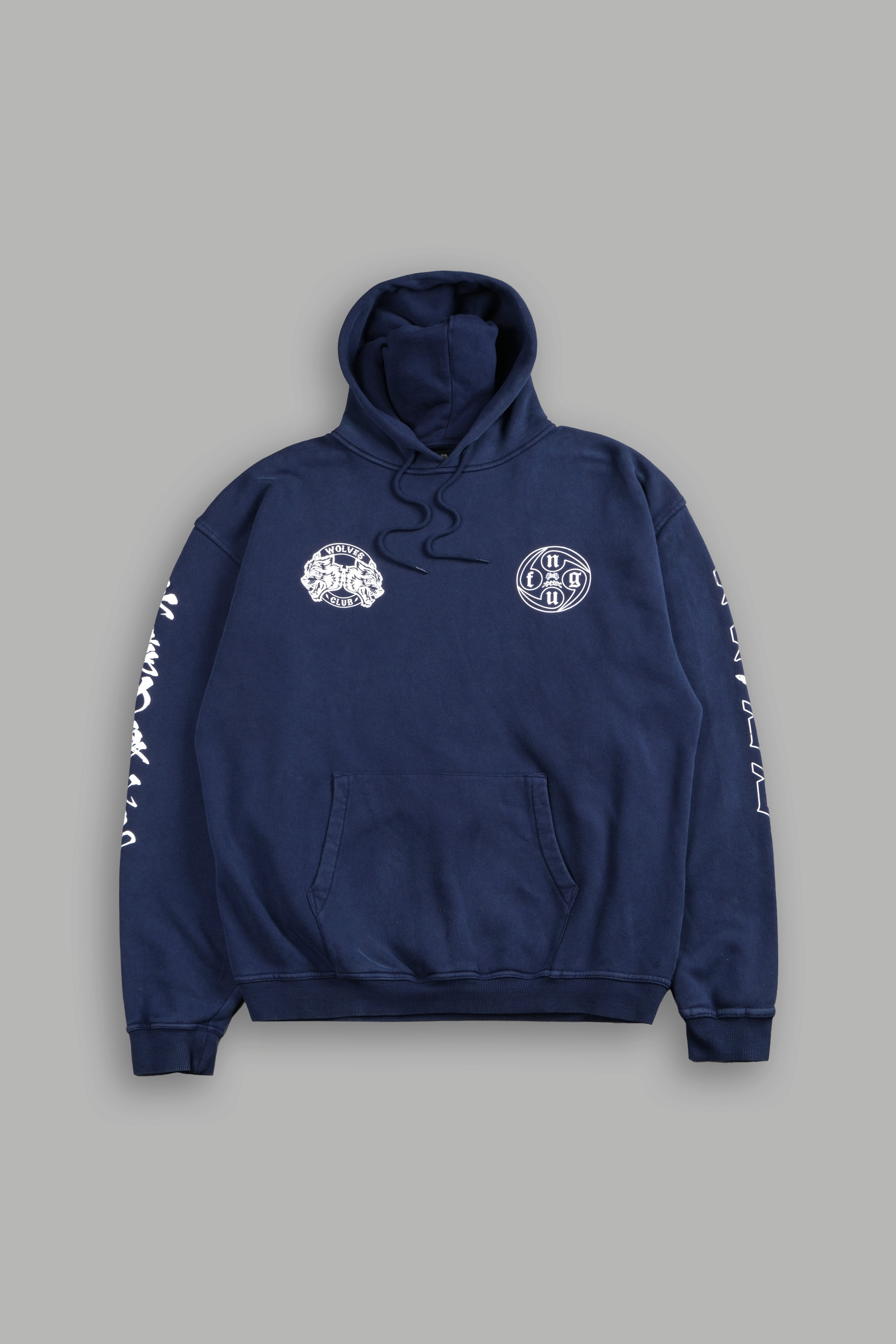 Kazoku Okami Bishop Hoodie in Navy — imagem 3