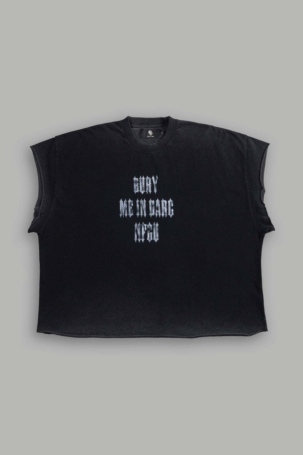 Bury Me in Darc Forever Grunge Cut-Off Tee in Black — imagem 3