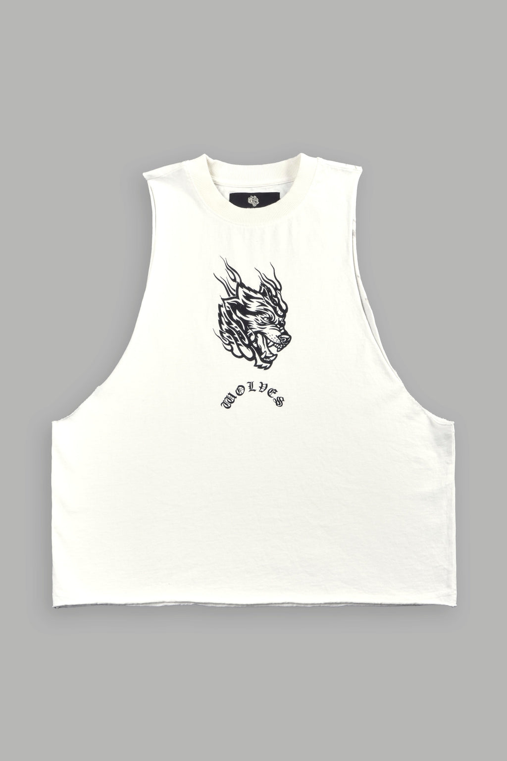 Okami Inferno Grunge Raw Hem Box Cut Tommy Muscle Tee in Cream — imagem 1