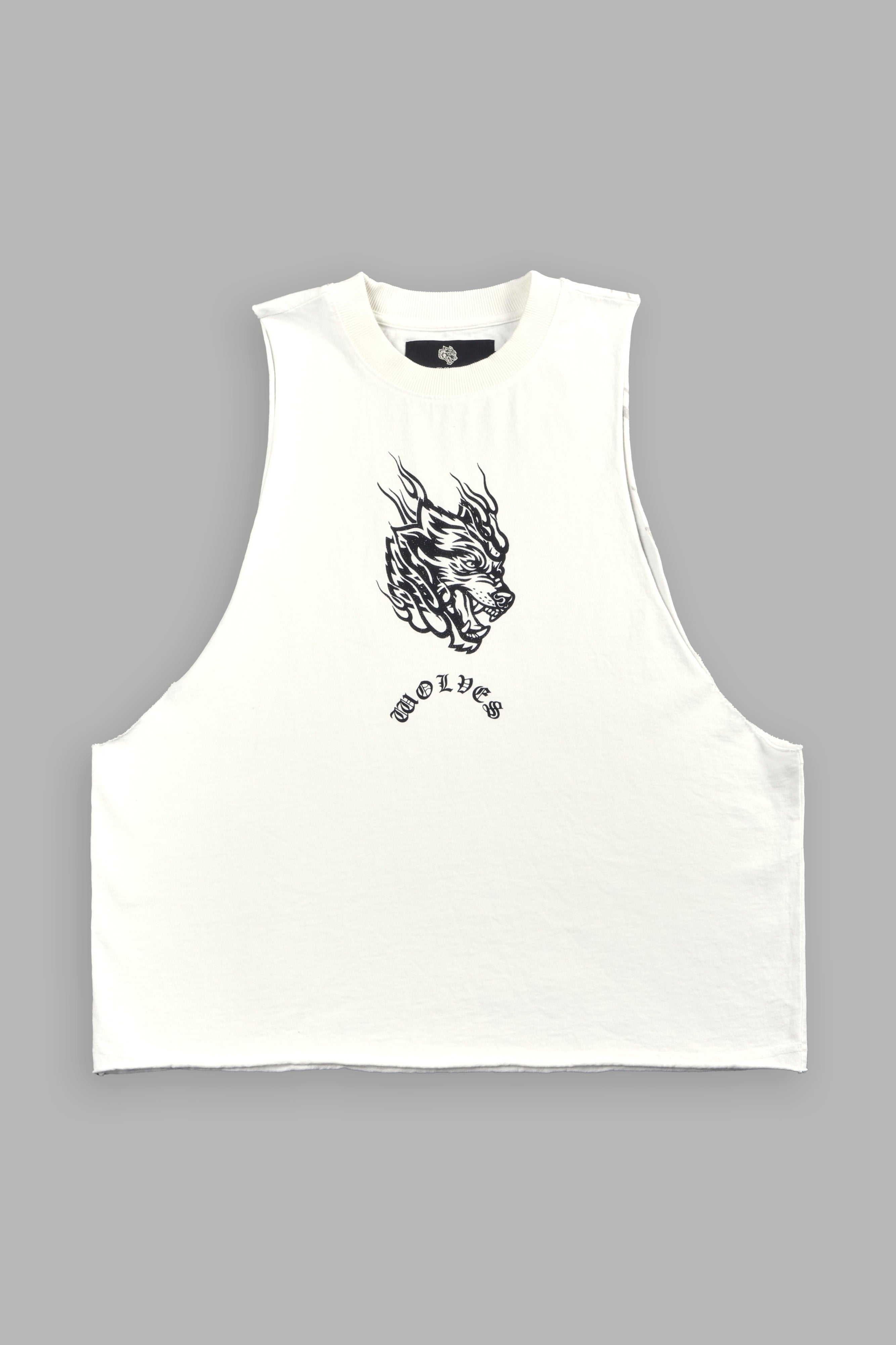 Okami Inferno Grunge Raw Hem Box Cut Tommy Muscle Tee in Cream — imagem 1