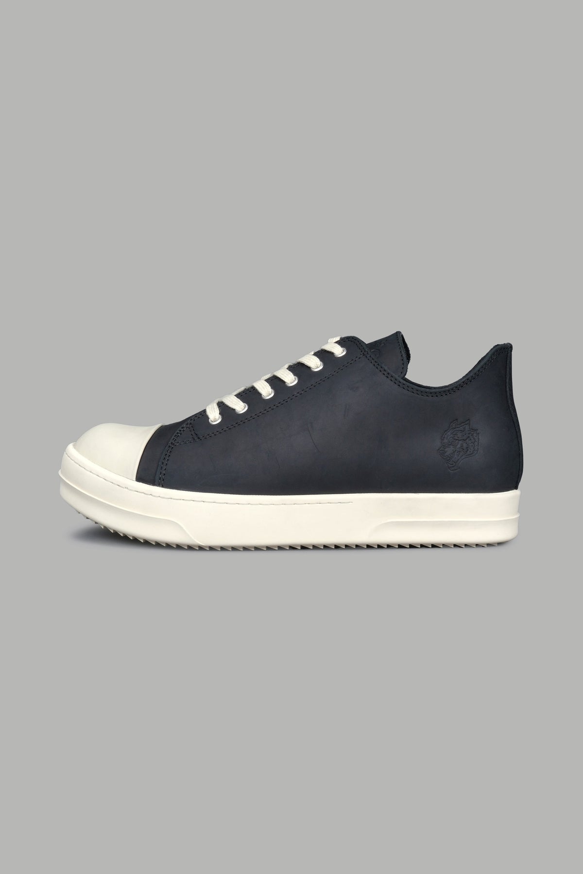 Venice Low Top Shoe in Black/Cream - imagem 1