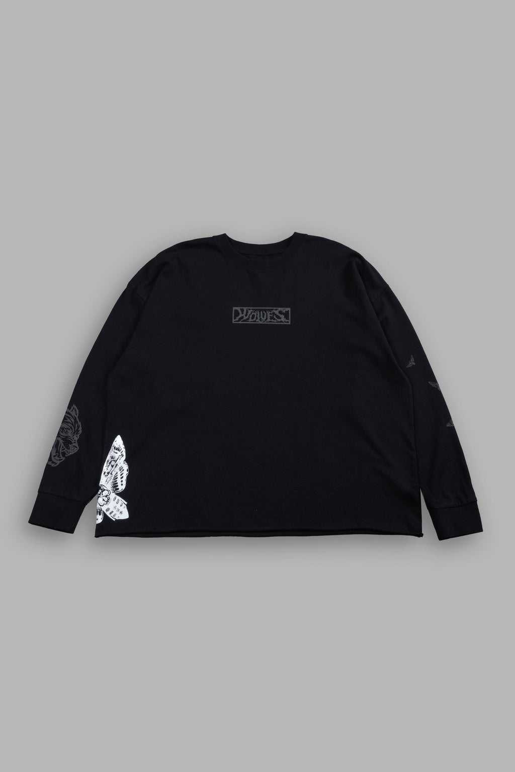 Wolves Valor Grunge Mid Length Raw Hem Ls Tee in Black — imagem 3
