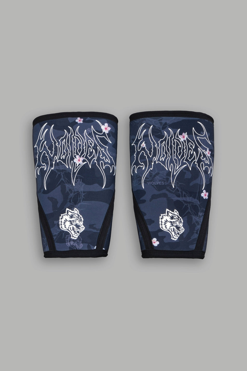 Warrior In The Garden Print Knee Sleeves in Warrior In A Garden Black Camo — imagem 1