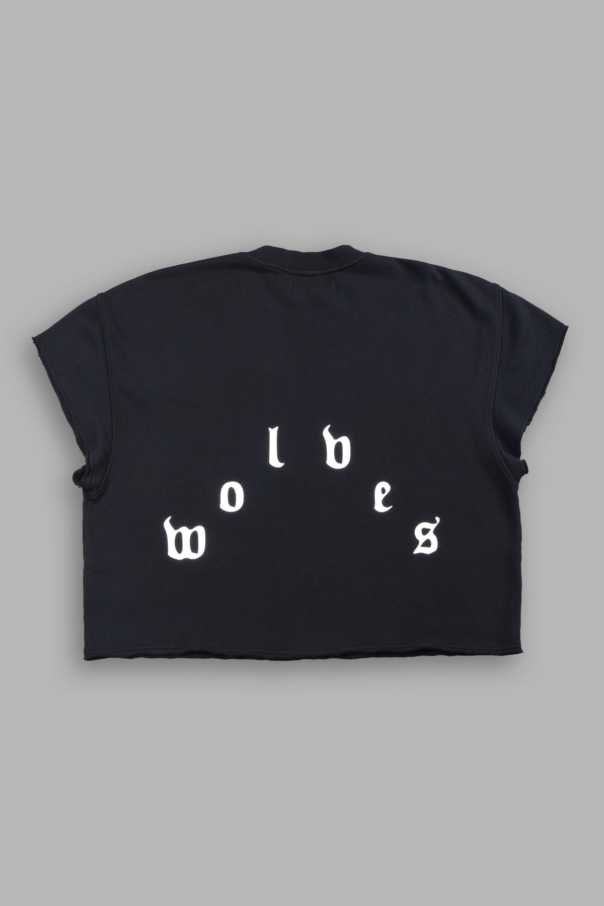 Wolf Pyramid Raw Hem Box Cut Cap Sleeve London Crewneck In Black - imagem 3