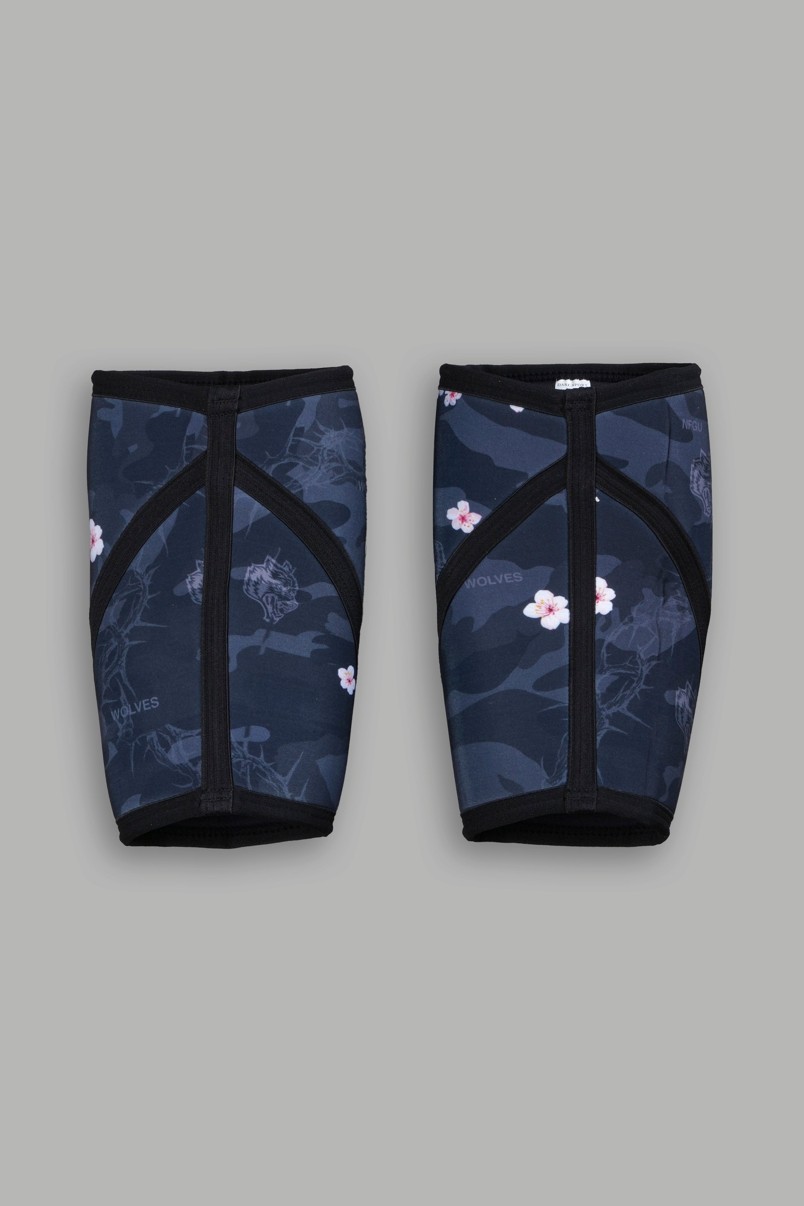 Warrior In The Garden Print Knee Sleeves in Warrior In A Garden Black Camo — imagem 2