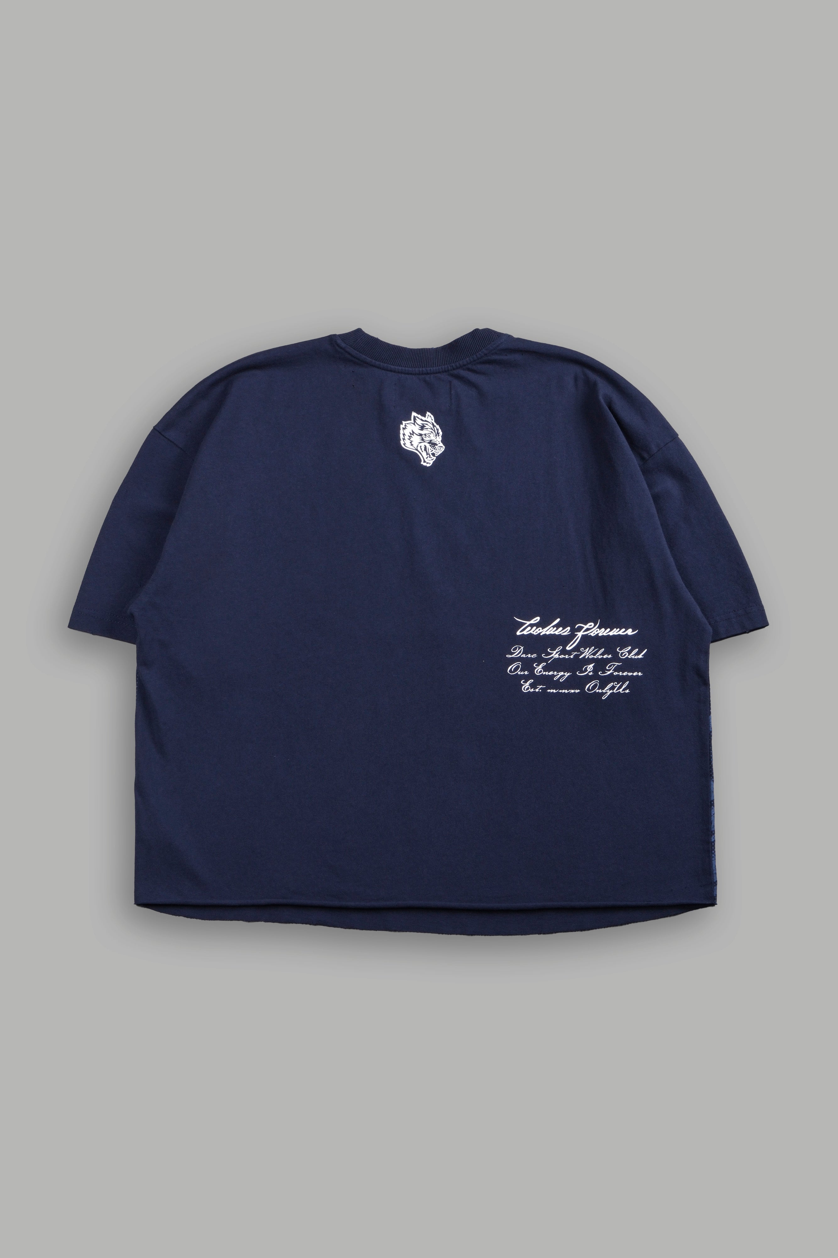 The Great Wave Distressed Grunge Box Cut Tee V2 in Navy — imagem 3
