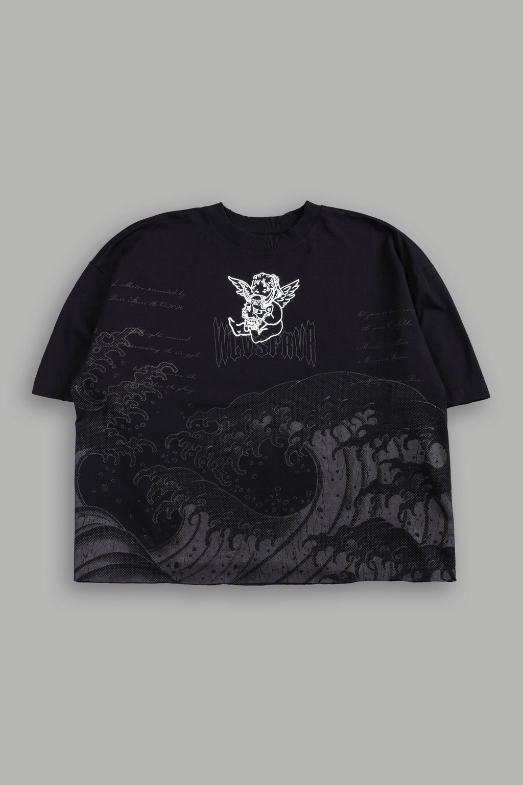 The Great Wave Distressed Grunge Box Cut Tee V2 in Black — imagem 1