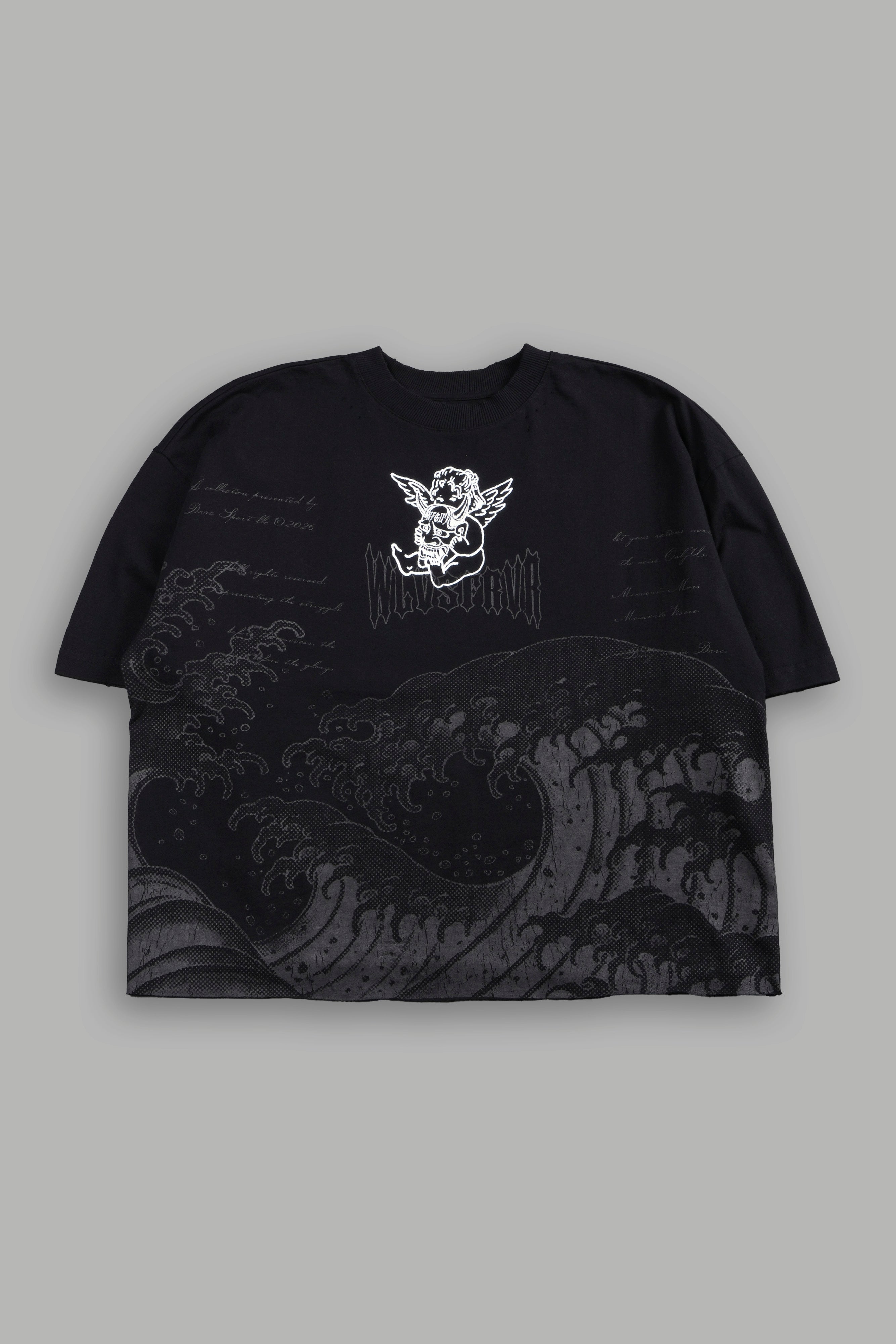 The Great Wave Distressed Grunge Box Cut Tee V2 in Black — imagem 1