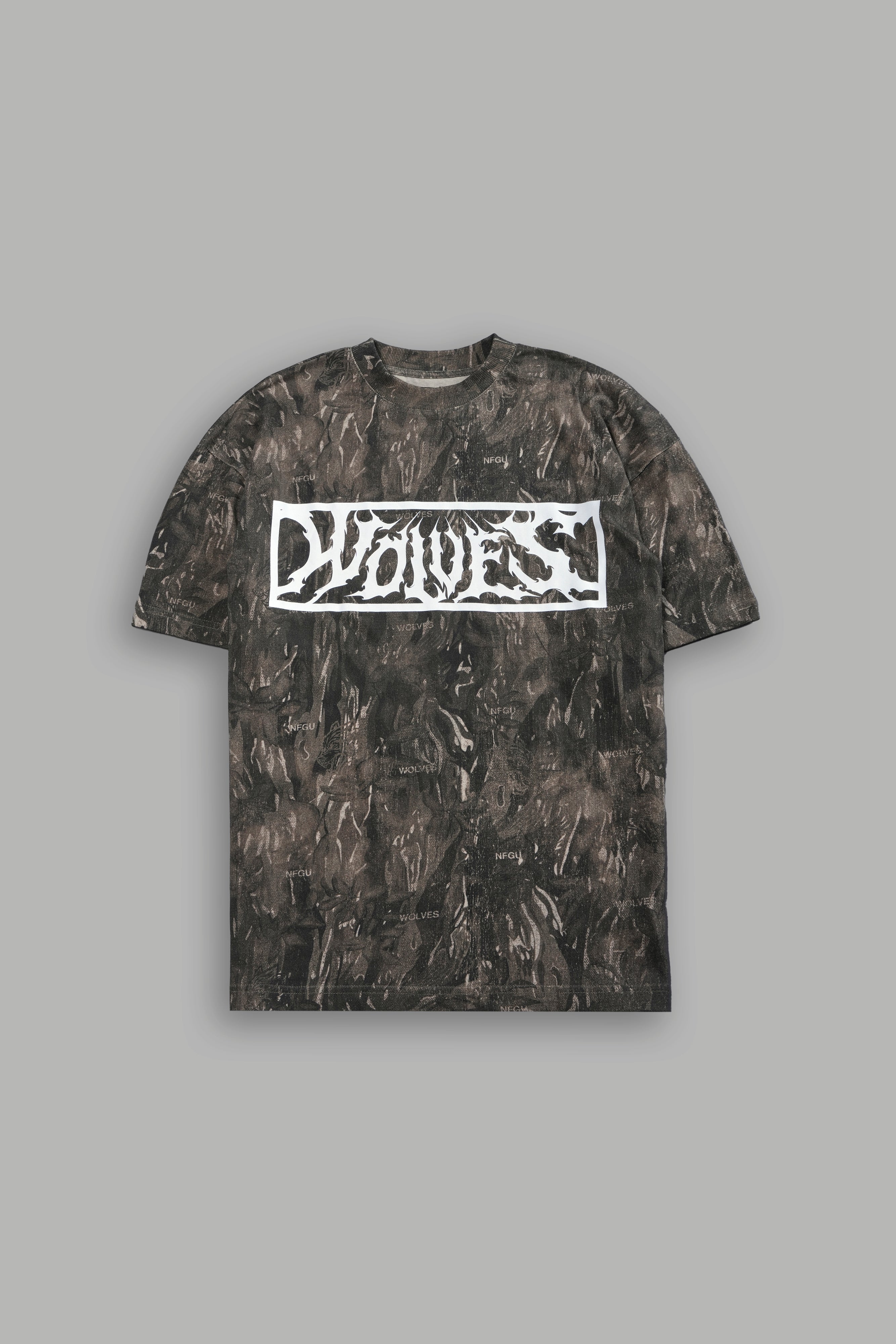 Midnight Wolves Unisex "Premium" Oversized Tee in Vintage Norse Camo — imagem 1