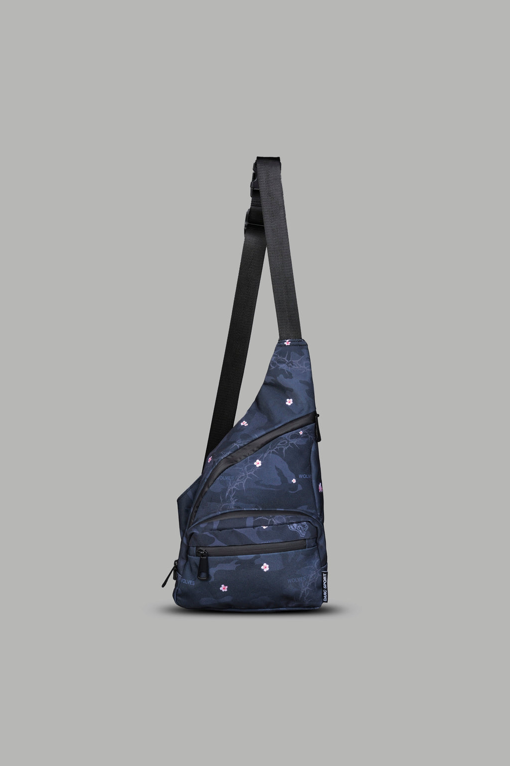 Darc Sport Wolves Blossom Sling Bag in Warrior in a Garden Black Camo — imagem 1