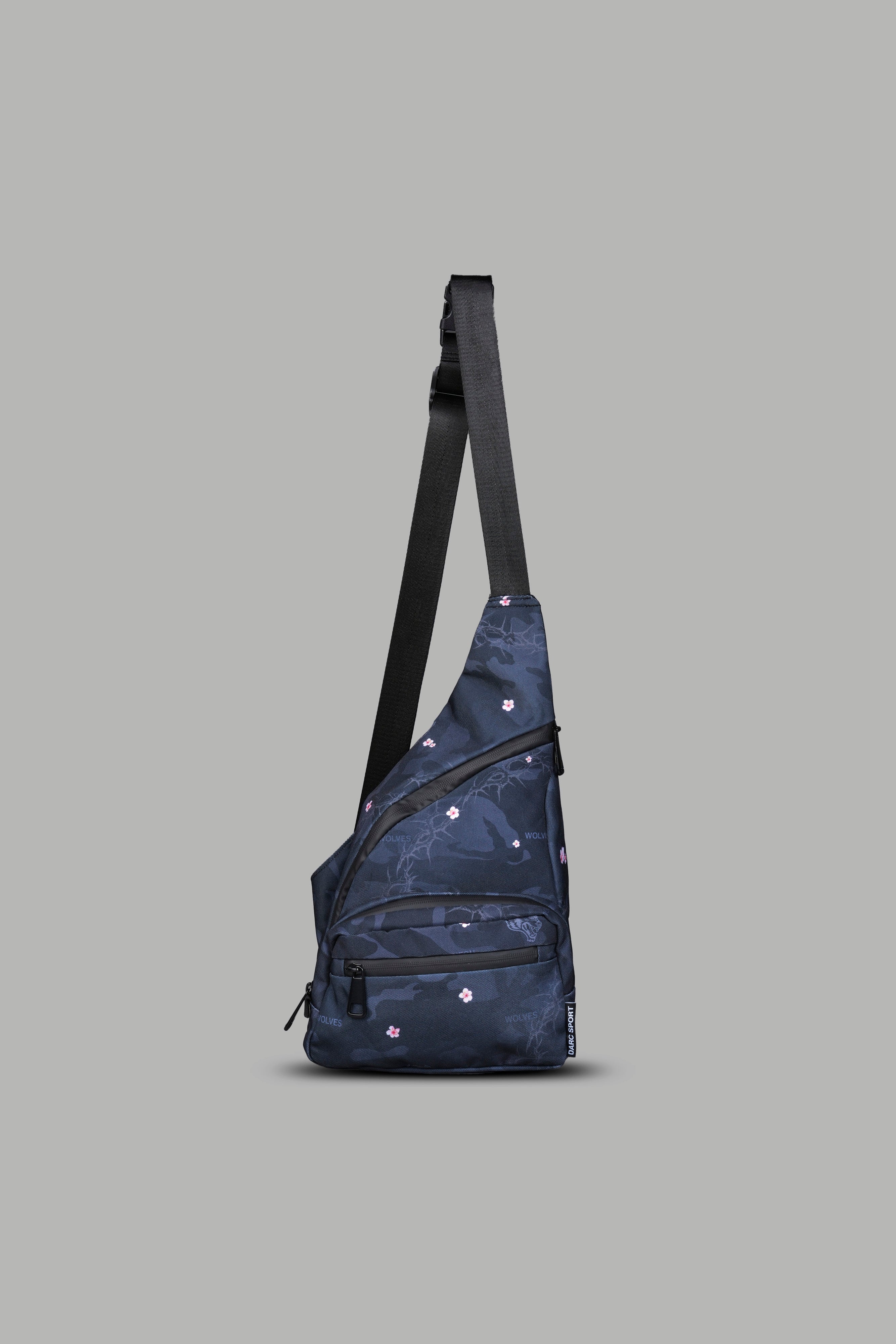 Darc Sport Wolves Blossom Sling Bag in Warrior in a Garden Black Camo — imagem 1