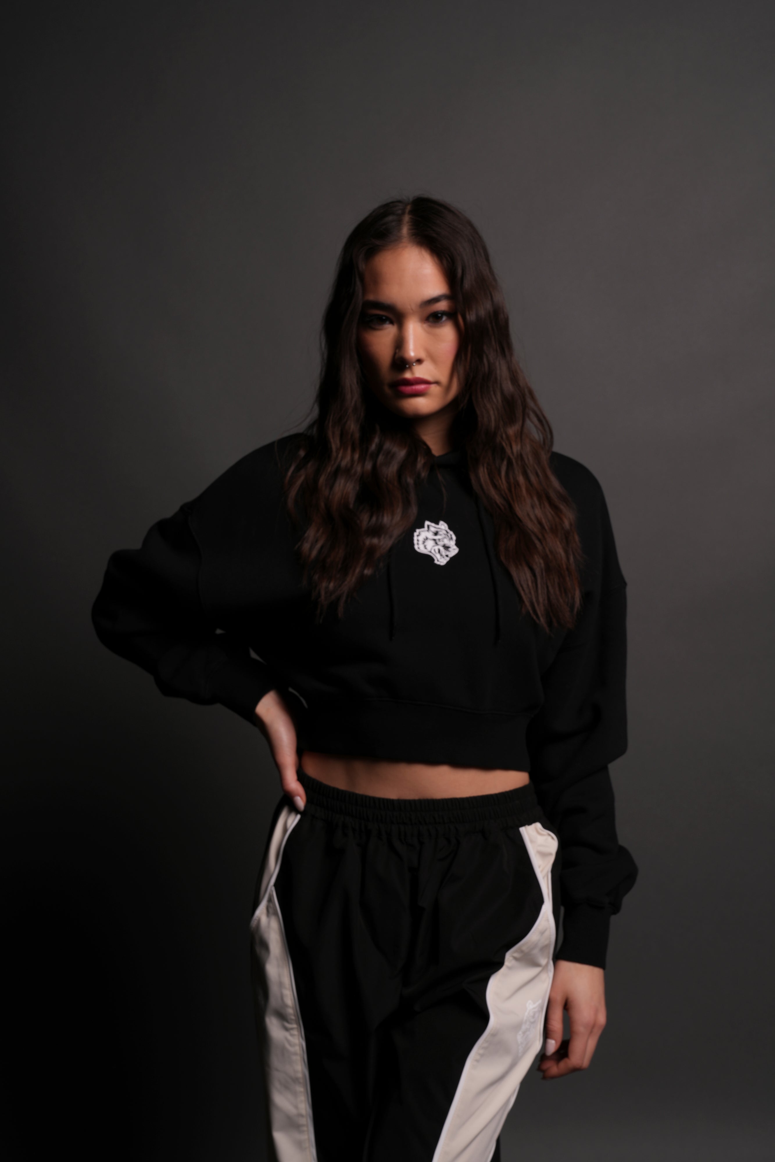 Icon "Ava" Hoodie in Black — imagem 1