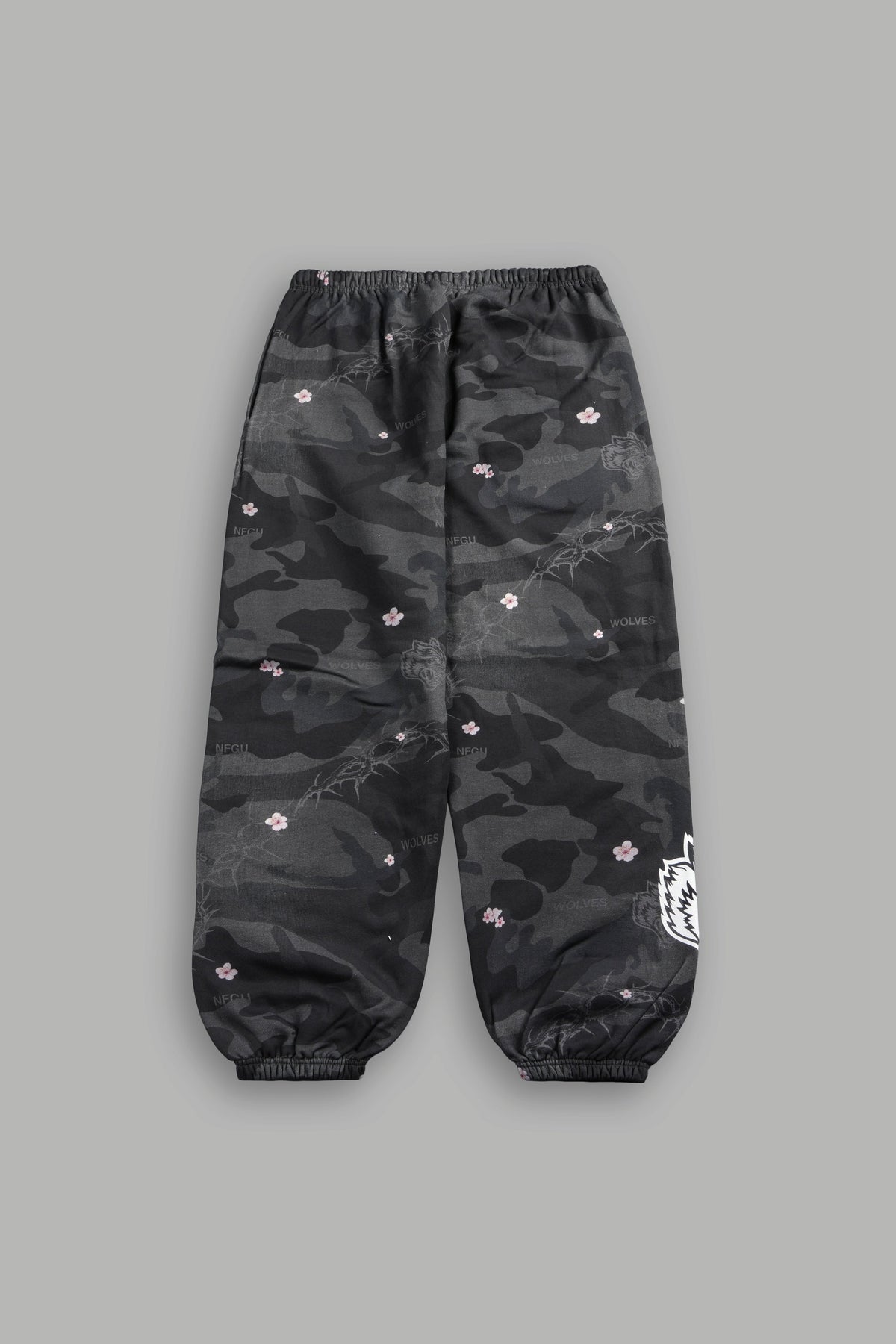 Wolf Chopper Lightweight Lounger Sweat Pants in Warrior In A Garden Black Camo - imagem 2