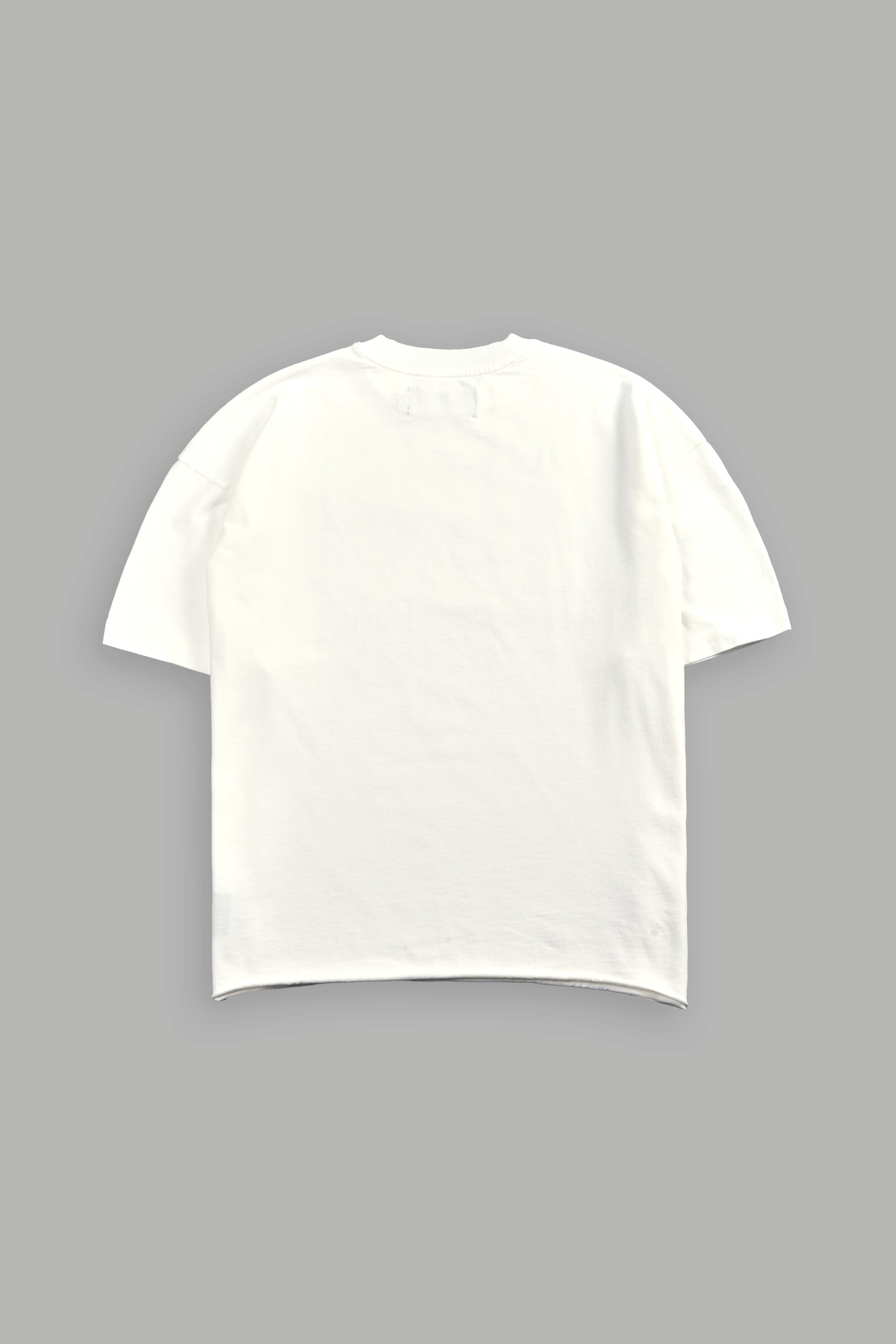 Loyalty Frvr Grunge Mid Length Raw Hem Tee in Cream — imagem 3