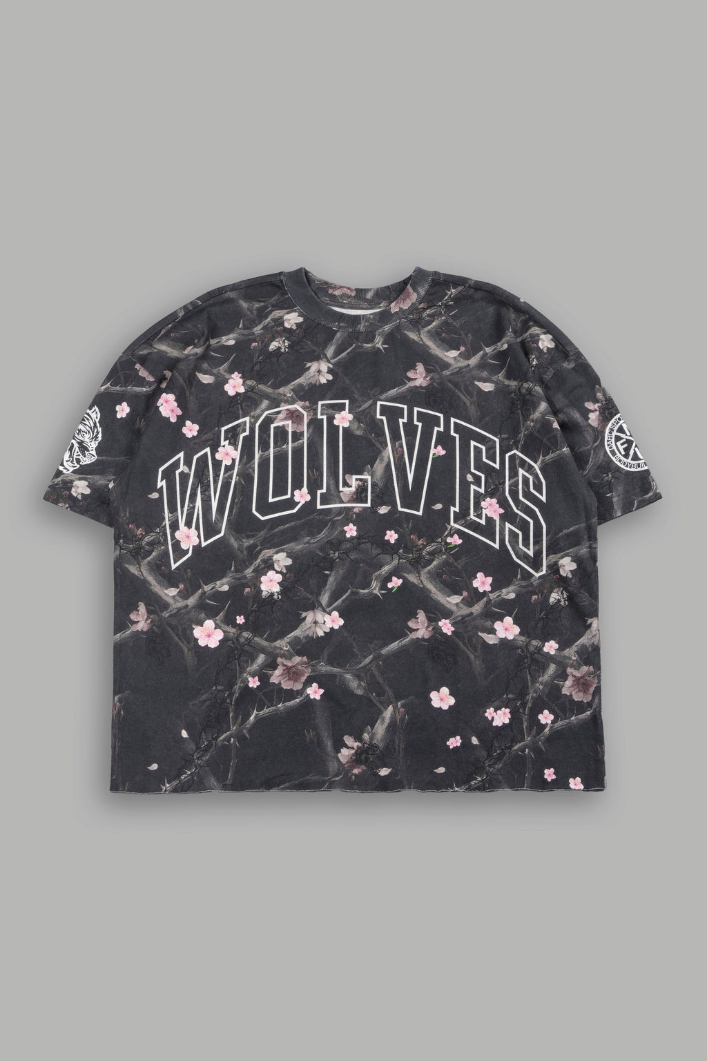 Loyalty Sakura Grunge Mid Length Raw Hem Tee In All Of Us Camo - imagem 1