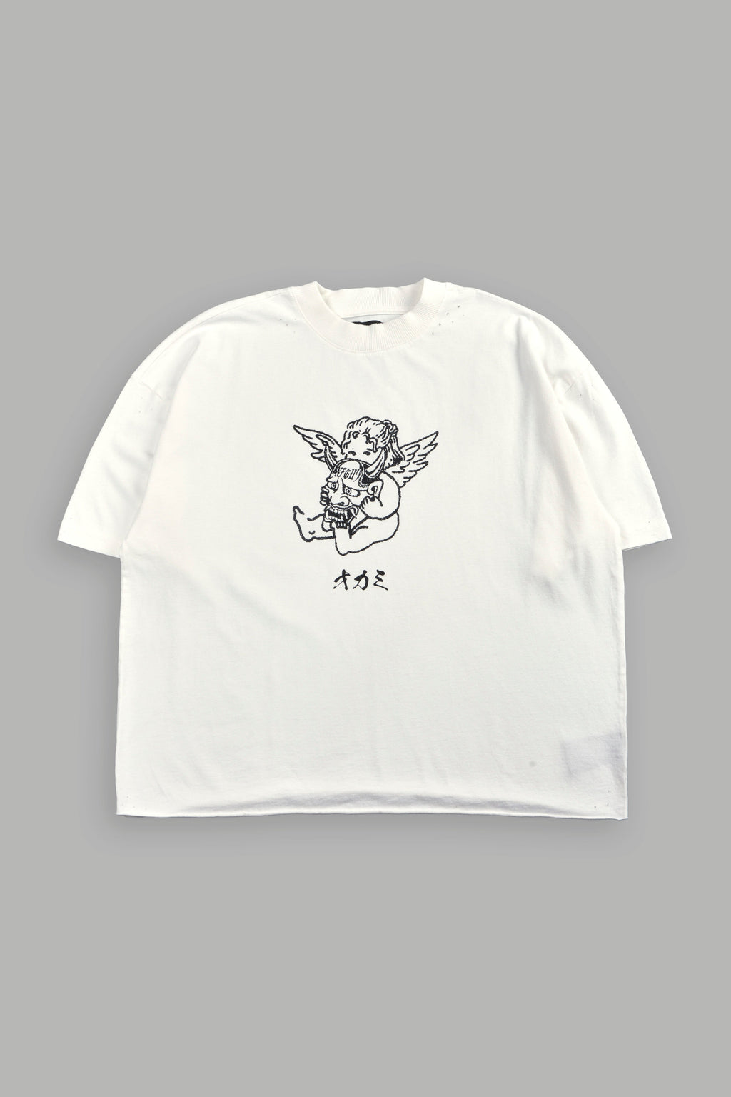 Oni Cherub Distressed Grunge Mid Length Raw Hem Tee in Cream — imagem 1