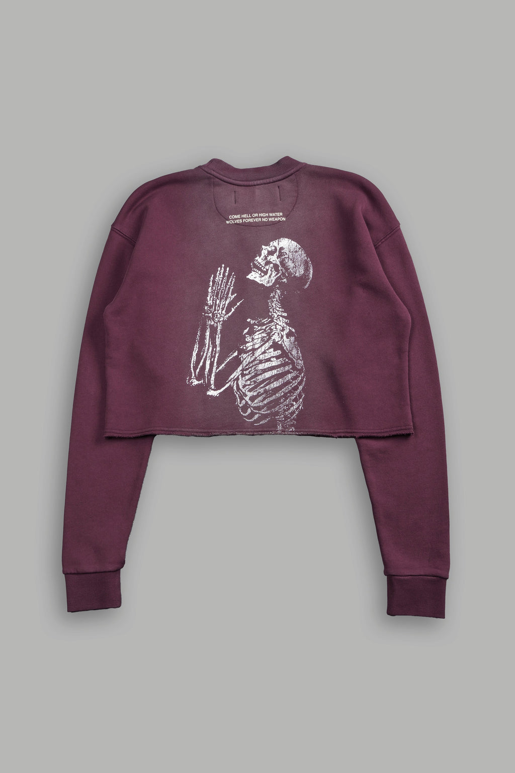 No Weapon Shall Prosper (Cropped) Crewneck in Cherry Wine Tonal Sun Fade — imagem 4