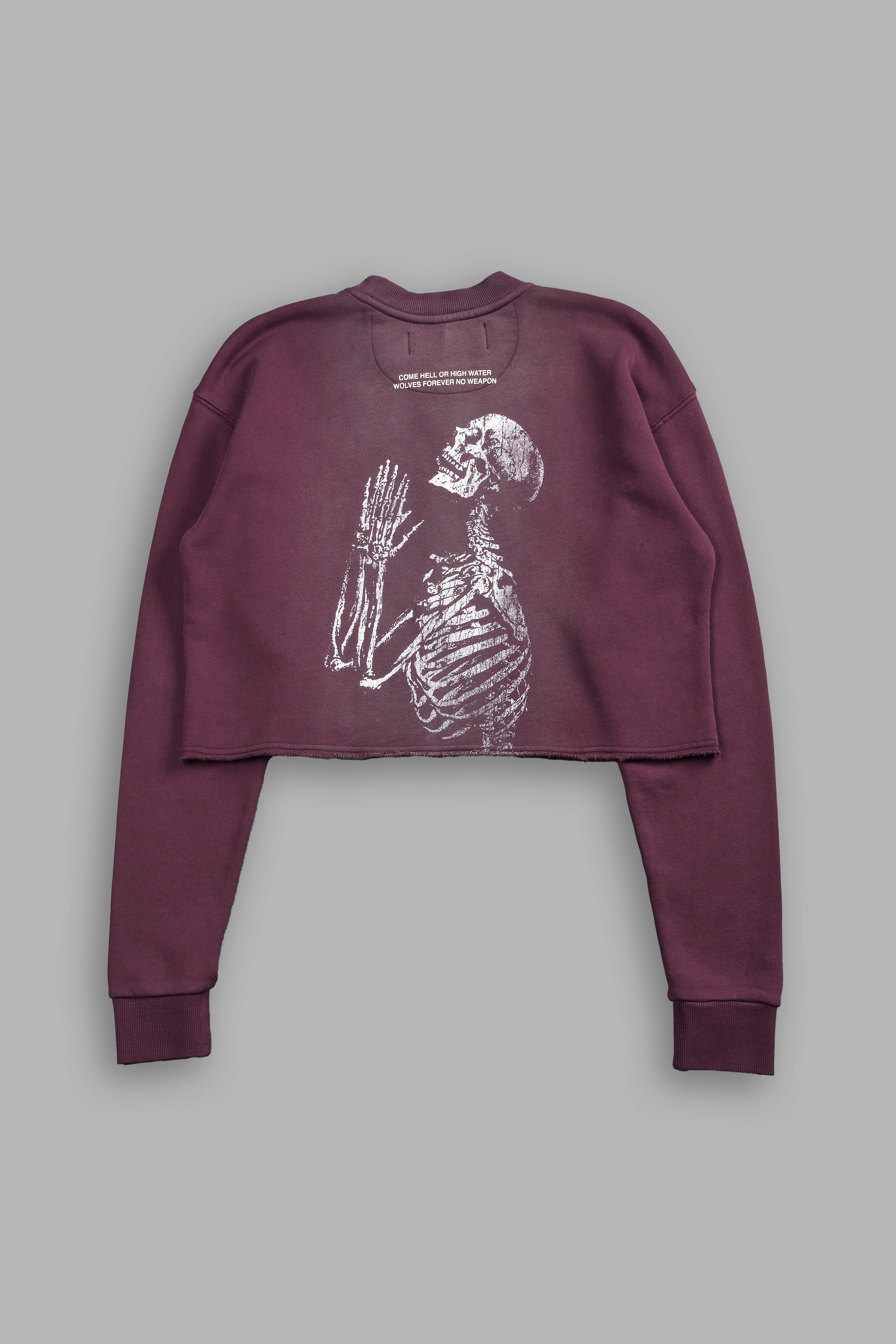 No Weapon Shall Prosper (Cropped) Crewneck in Cherry Wine Tonal Sun Fade — imagem 4