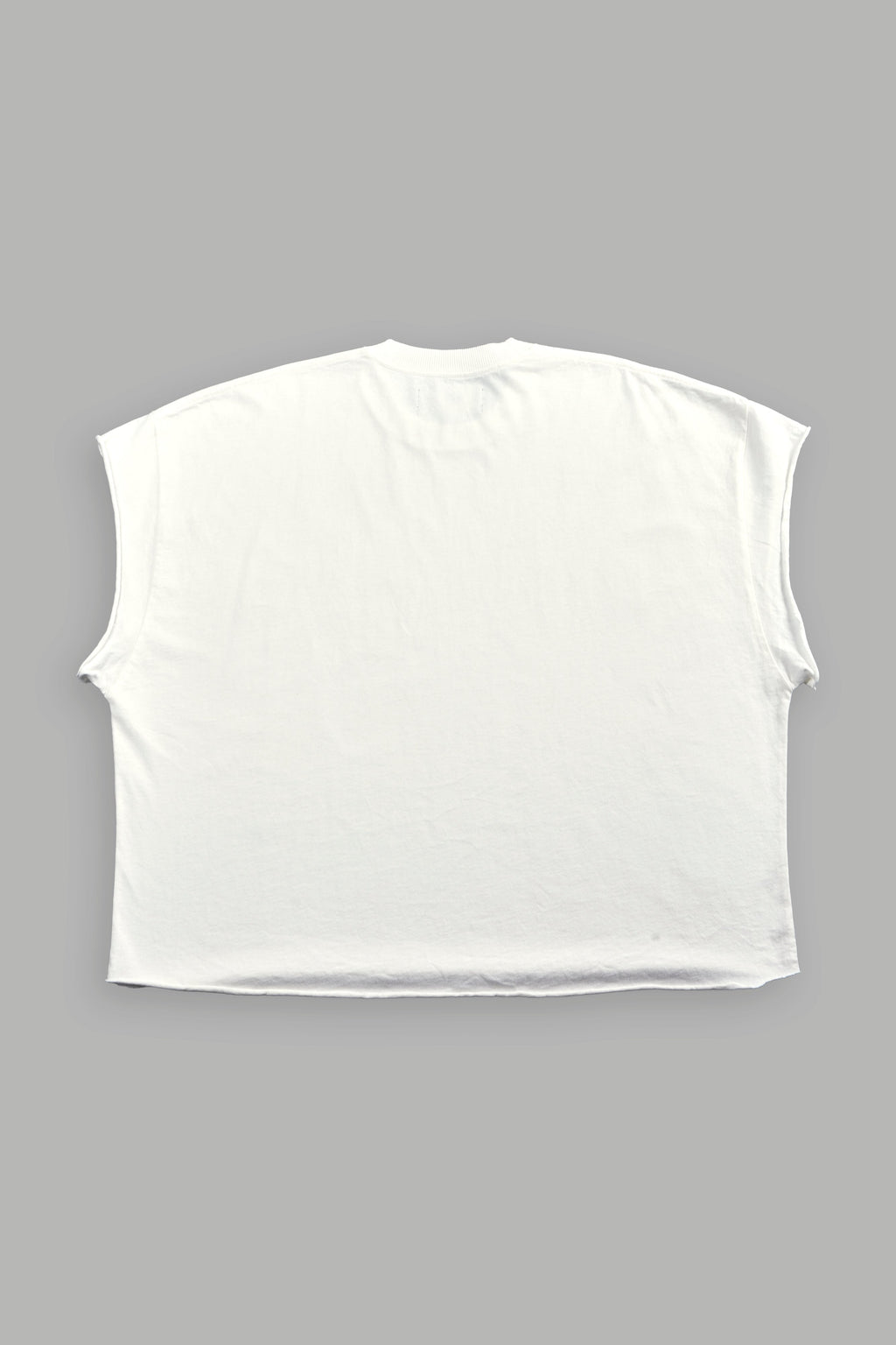 Loyalty Frvr Grunge Cut-Off Tee in Cream — imagem 3