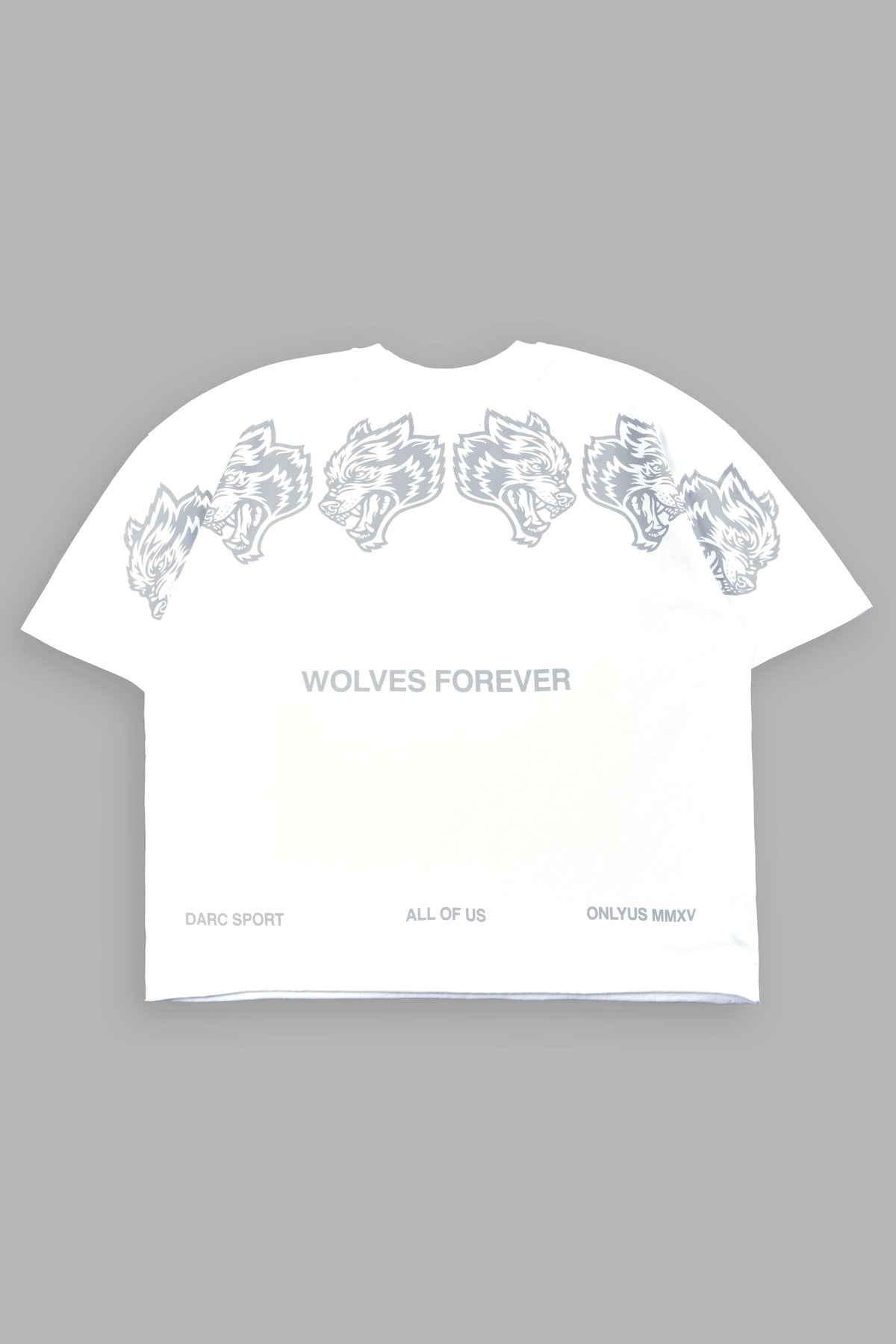 Wolves Have Your Back Distressed Grunge Mid Length Raw Hem Tee In White - imagem 1
