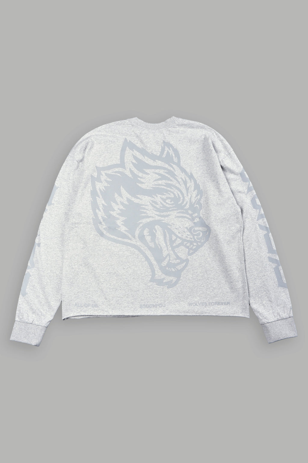 Big Wolf Head Grunge Mid Length Raw Hem Ls Tee In Light Athletic Gray - imagem 1