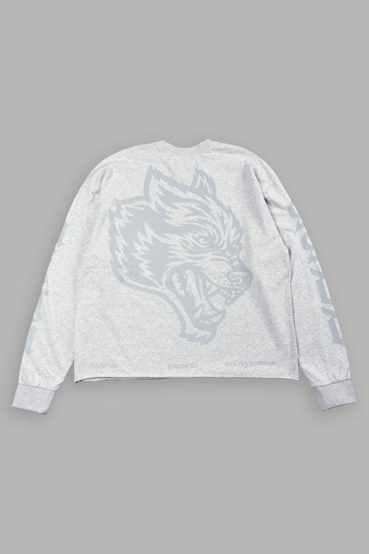 Big Wolf Head Grunge Mid Length Raw Hem Ls Tee In Light Athletic Gray - imagem 1