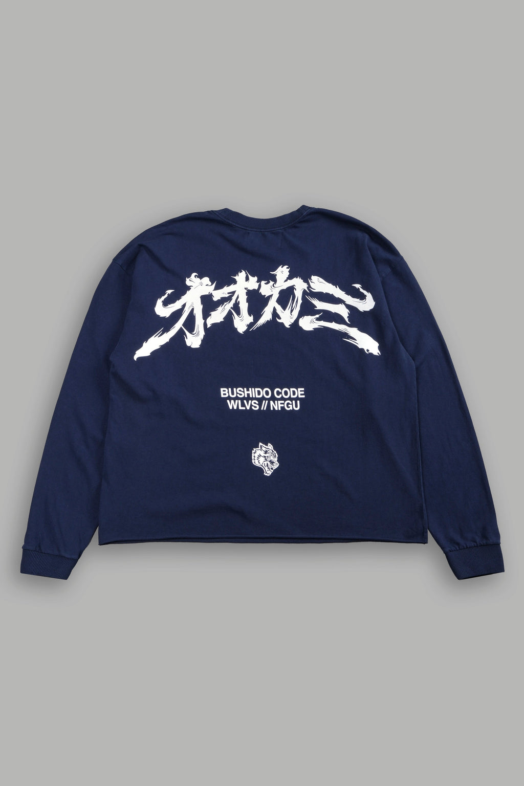 Okami Bushido Grunge Mid Length Raw Hem Ls Tee in Navy — imagem 3