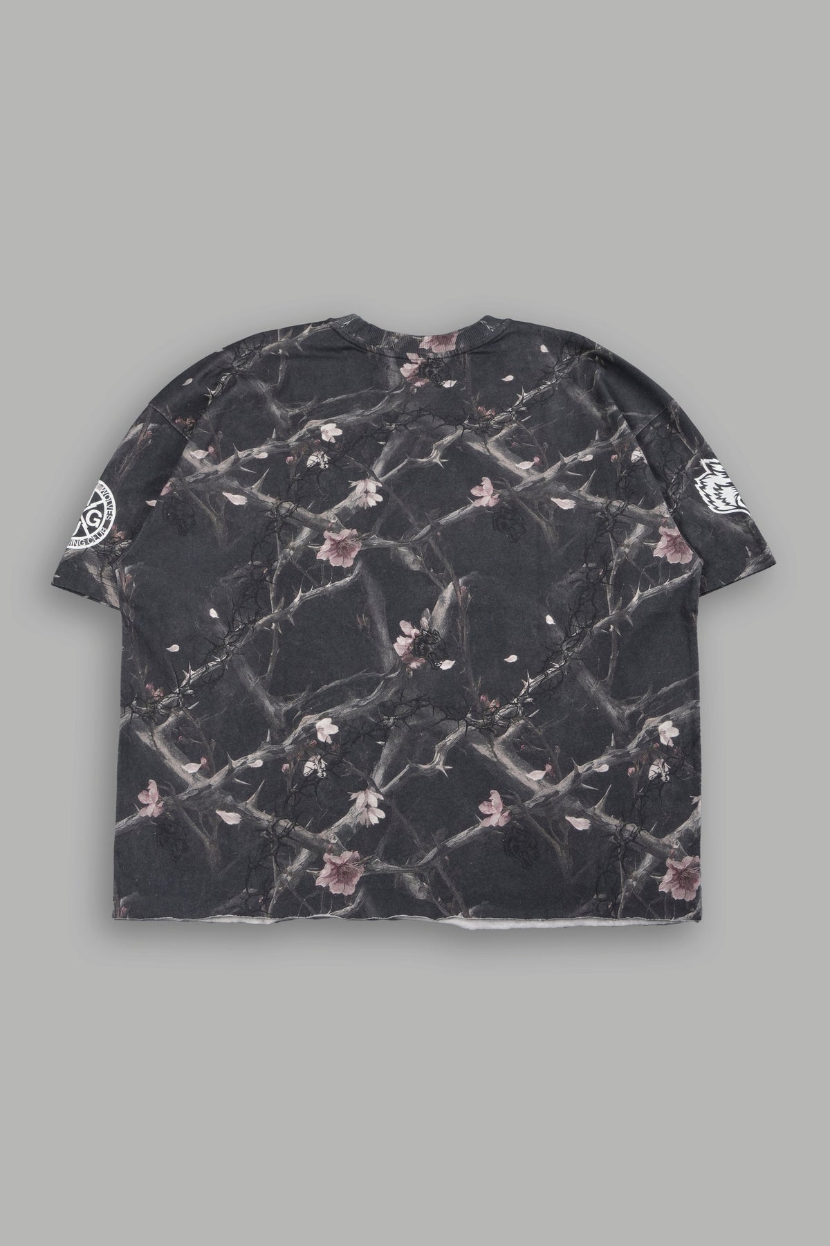Loyalty Sakura Grunge Mid Length Raw Hem Tee In All Of Us Camo - imagem 3